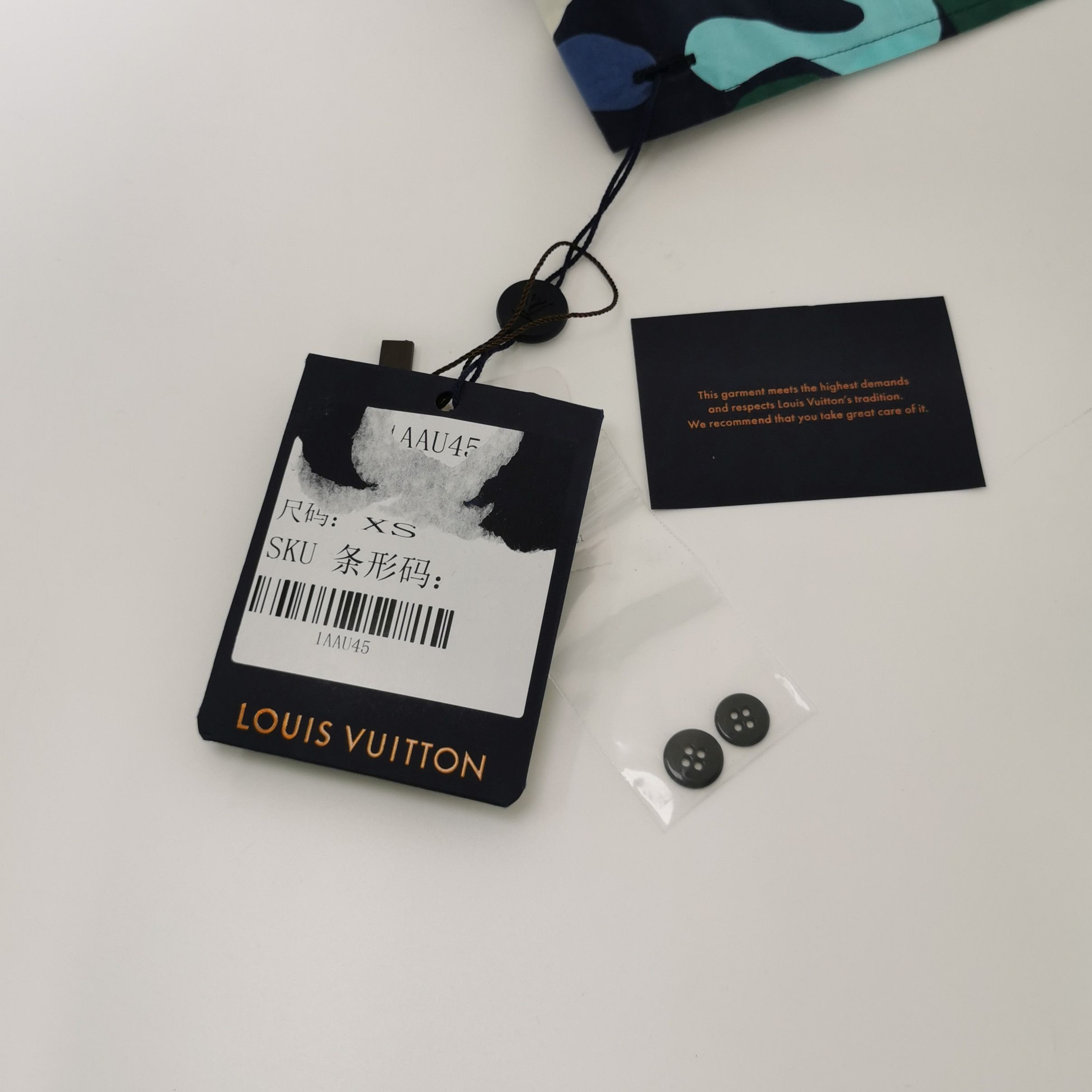 Louis Vuitton Louis Vuitton S Size Graphic Button-Up Shirt Size US XS / EU 42 / 0 - 7 Thumbnail