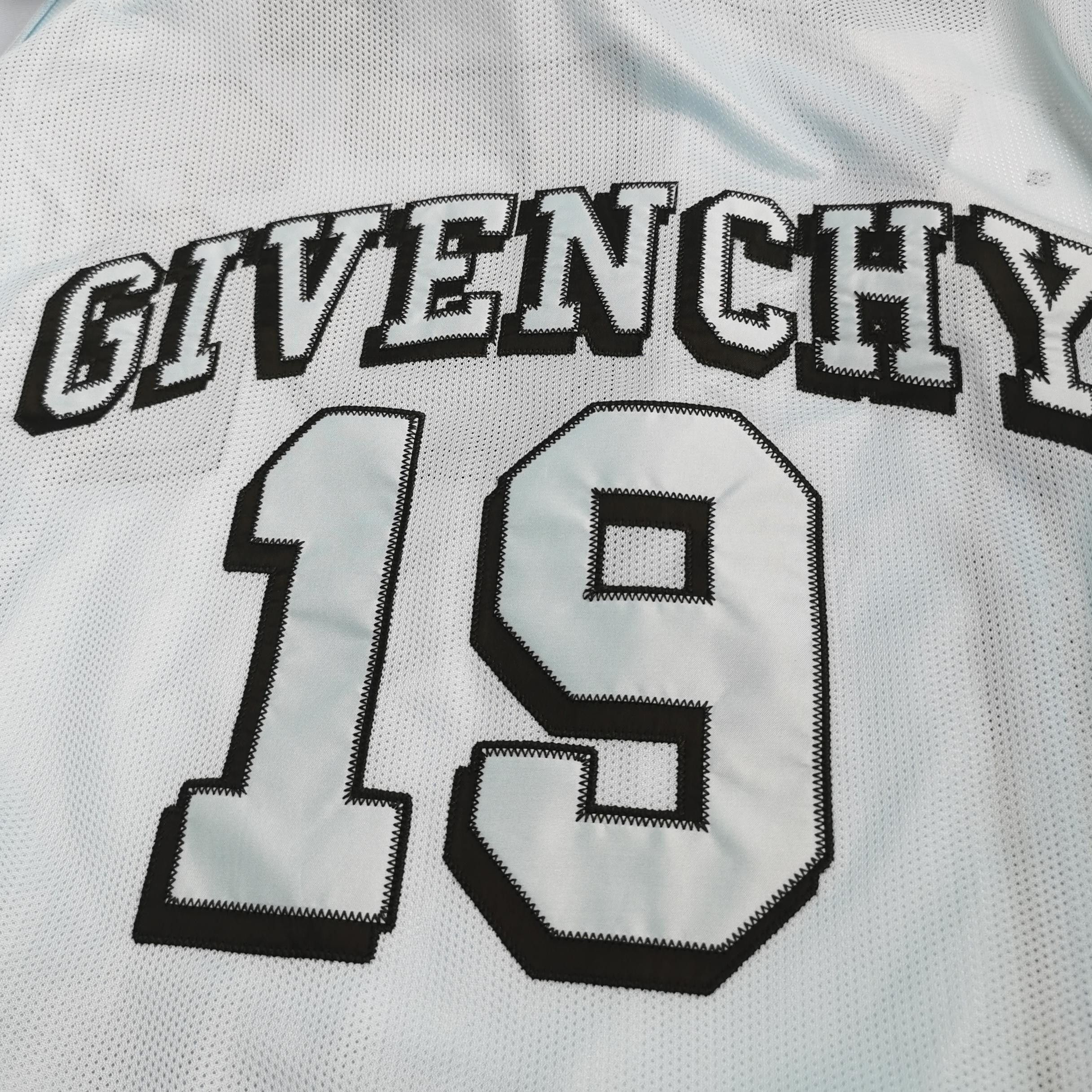 Givenchy Givenchy V-Neck Logo '19' Vest M Size US M / EU 48-50 / 2 - 6 Thumbnail
