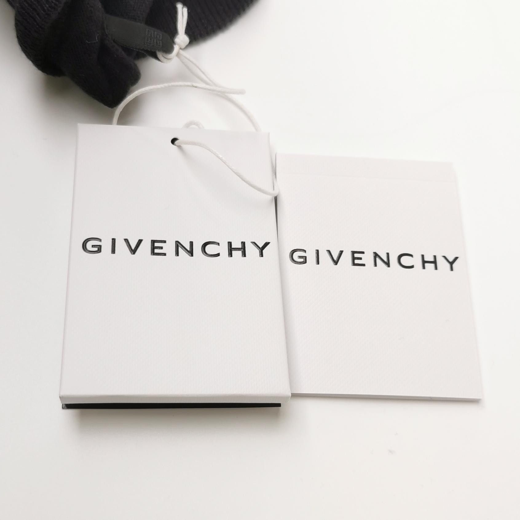Givenchy Givenchy M Wool Solid Crewneck Sweater Size US M / EU 48-50 / 2 - 7 Thumbnail