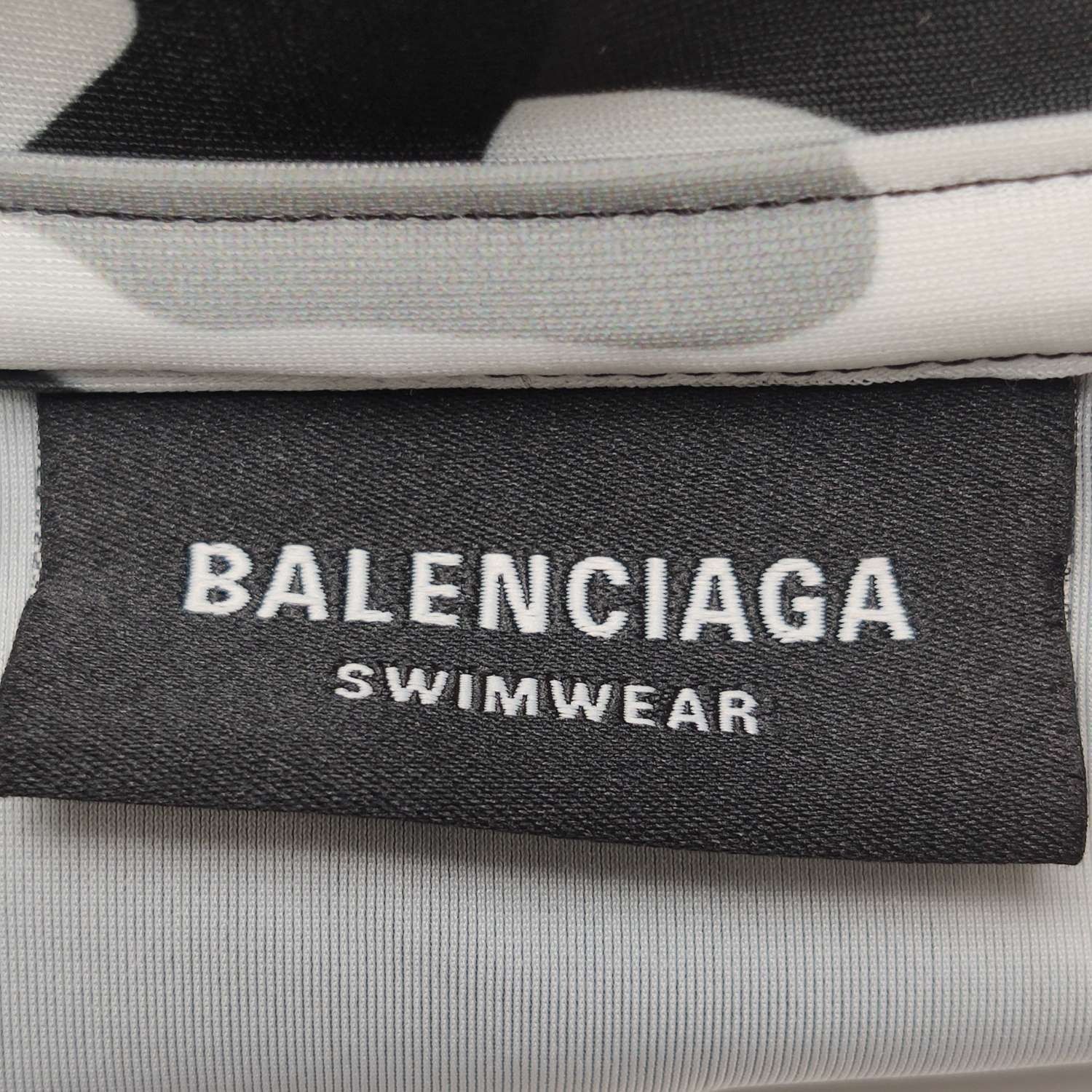 Balenciaga Balenciaga XS Camo Print Round Neck T-Shirt Size US XS / EU 42 / 0 - 8 Thumbnail