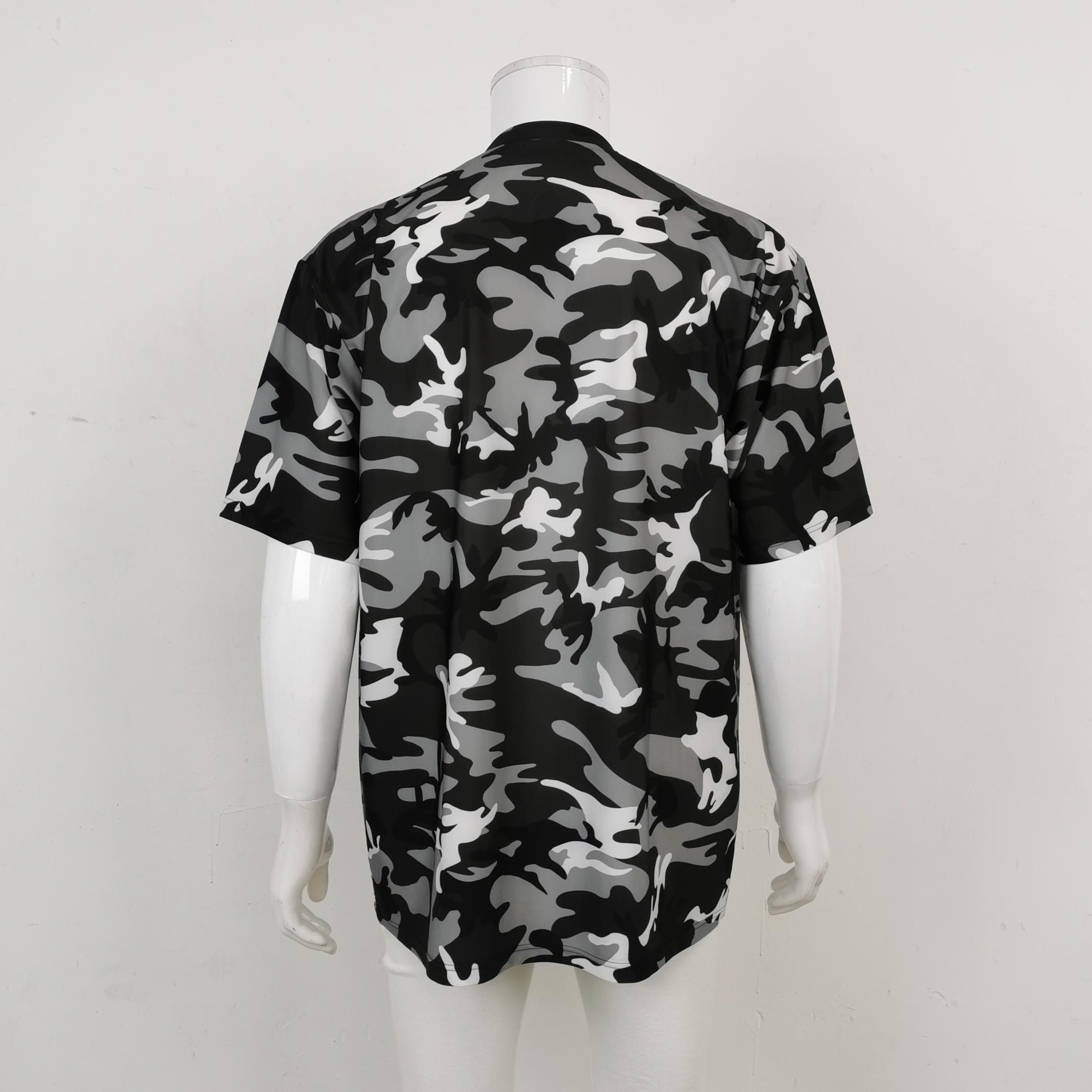 Balenciaga Balenciaga XS Camo Print Round Neck T-Shirt Size US XS / EU 42 / 0 - 4 Thumbnail