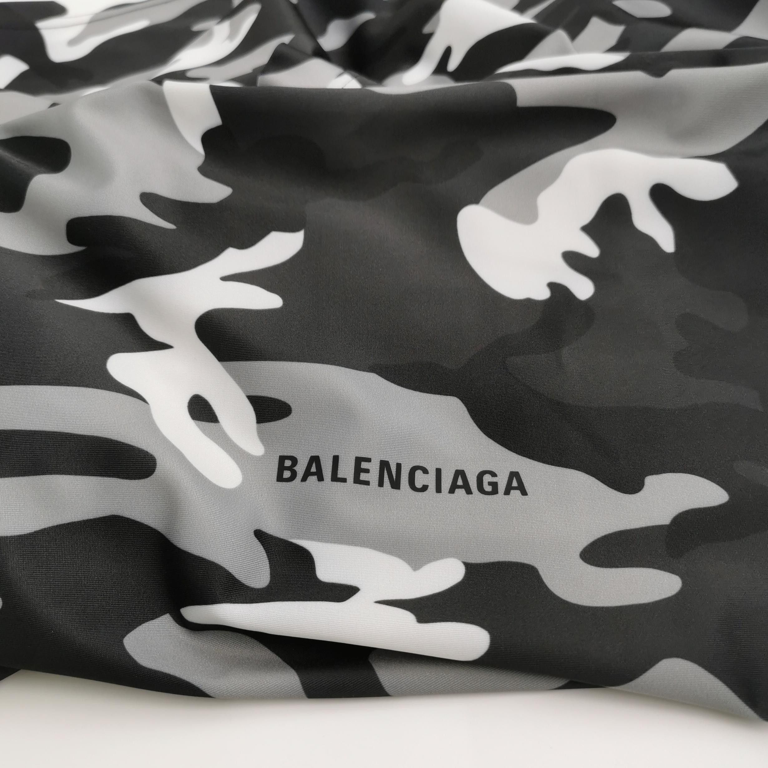 Balenciaga Balenciaga XS Camo Print Round Neck T-Shirt Size US XS / EU 42 / 0 - 6 Thumbnail