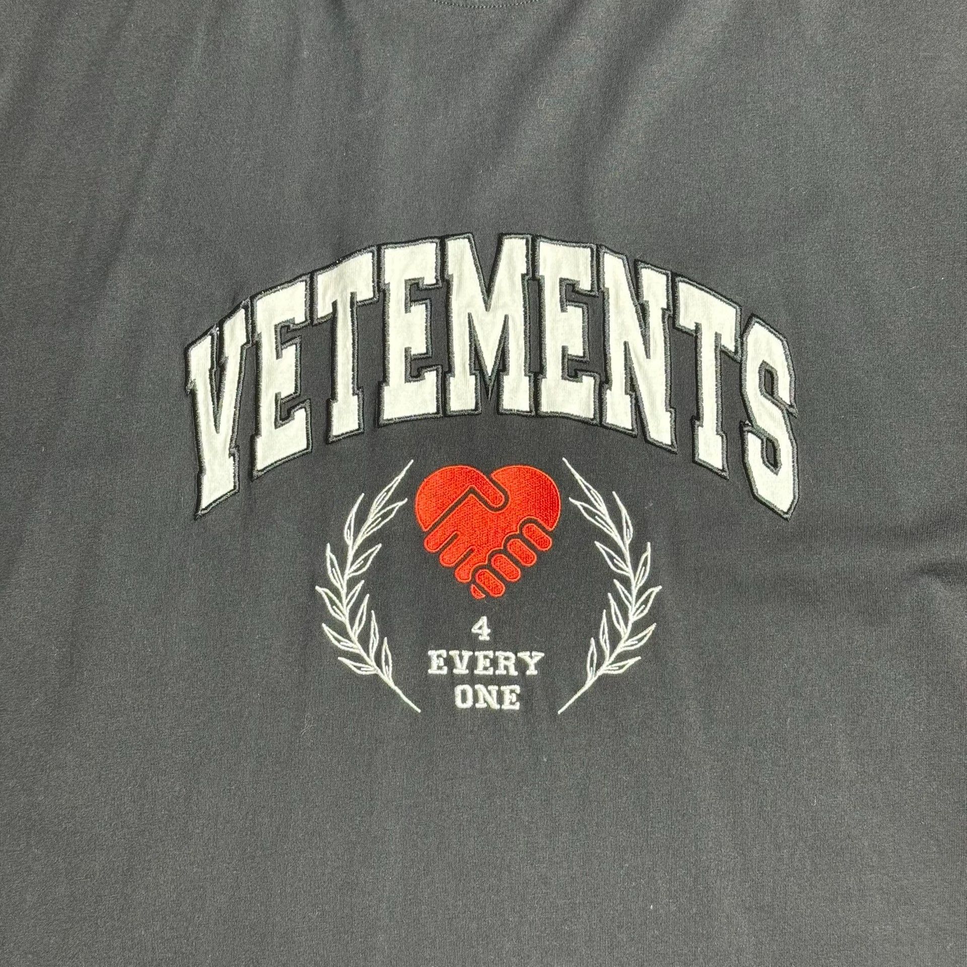 Vetements Vetements 24SS Love Handshake Black T-Shirt Size US S / EU 44-46 / 1 - 2 Thumbnail