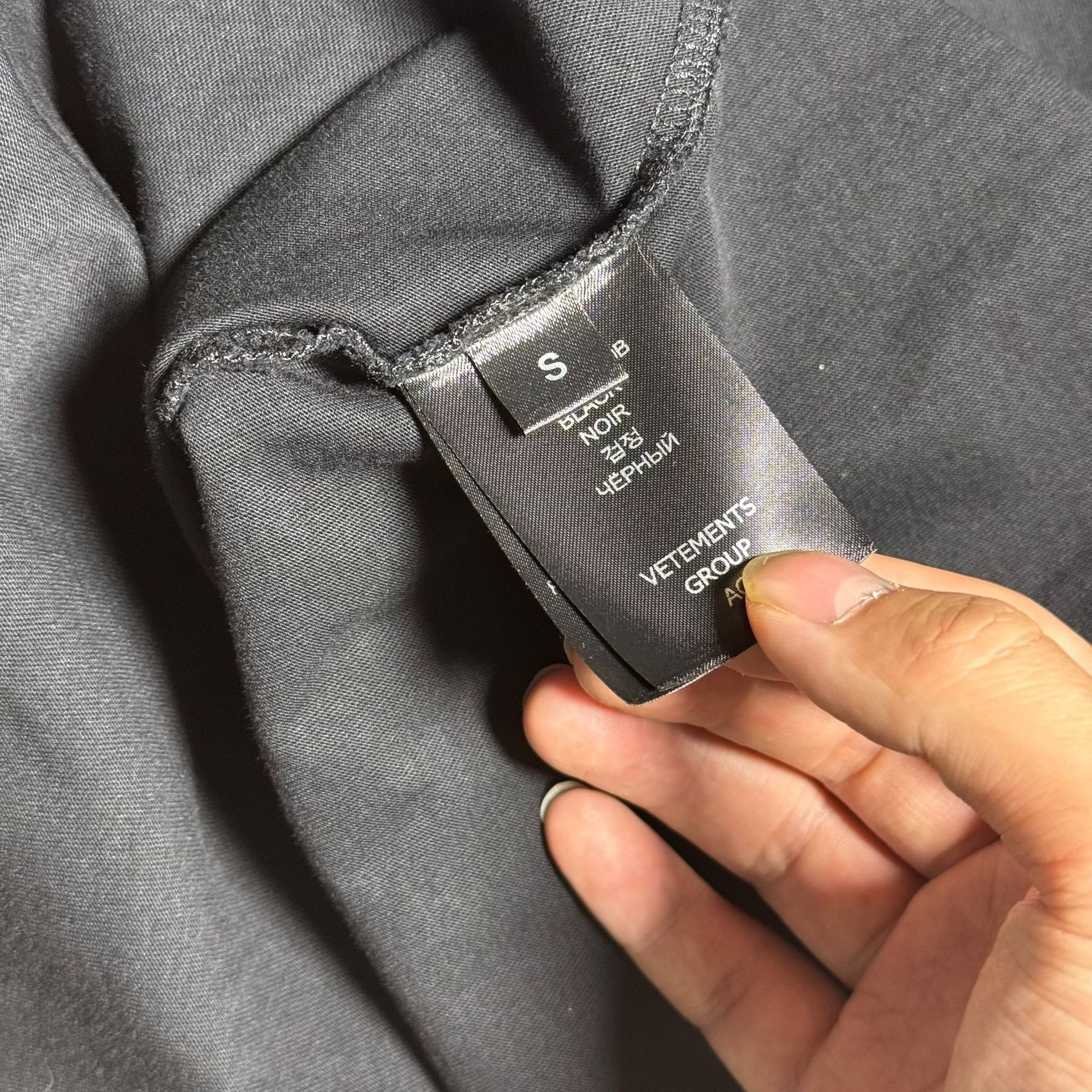 Vetements Vetements 24SS Love Handshake Black T-Shirt Size US S / EU 44-46 / 1 - 5 Thumbnail