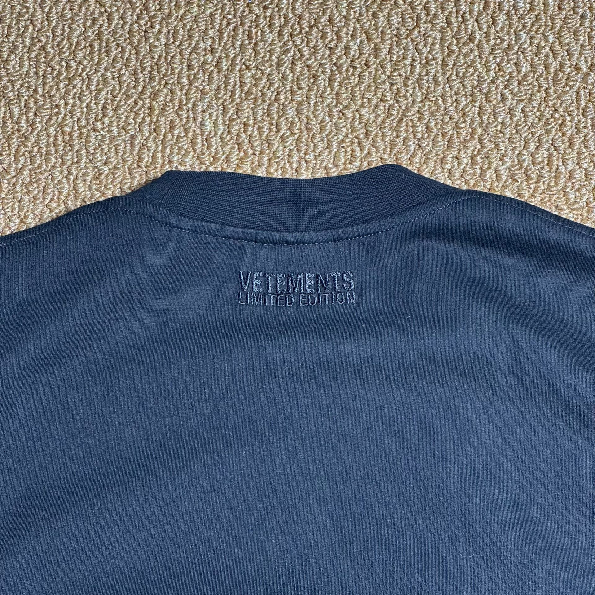 Vetements Vetements 24SS Love Handshake Black T-Shirt Size US S / EU 44-46 / 1 - 4 Thumbnail