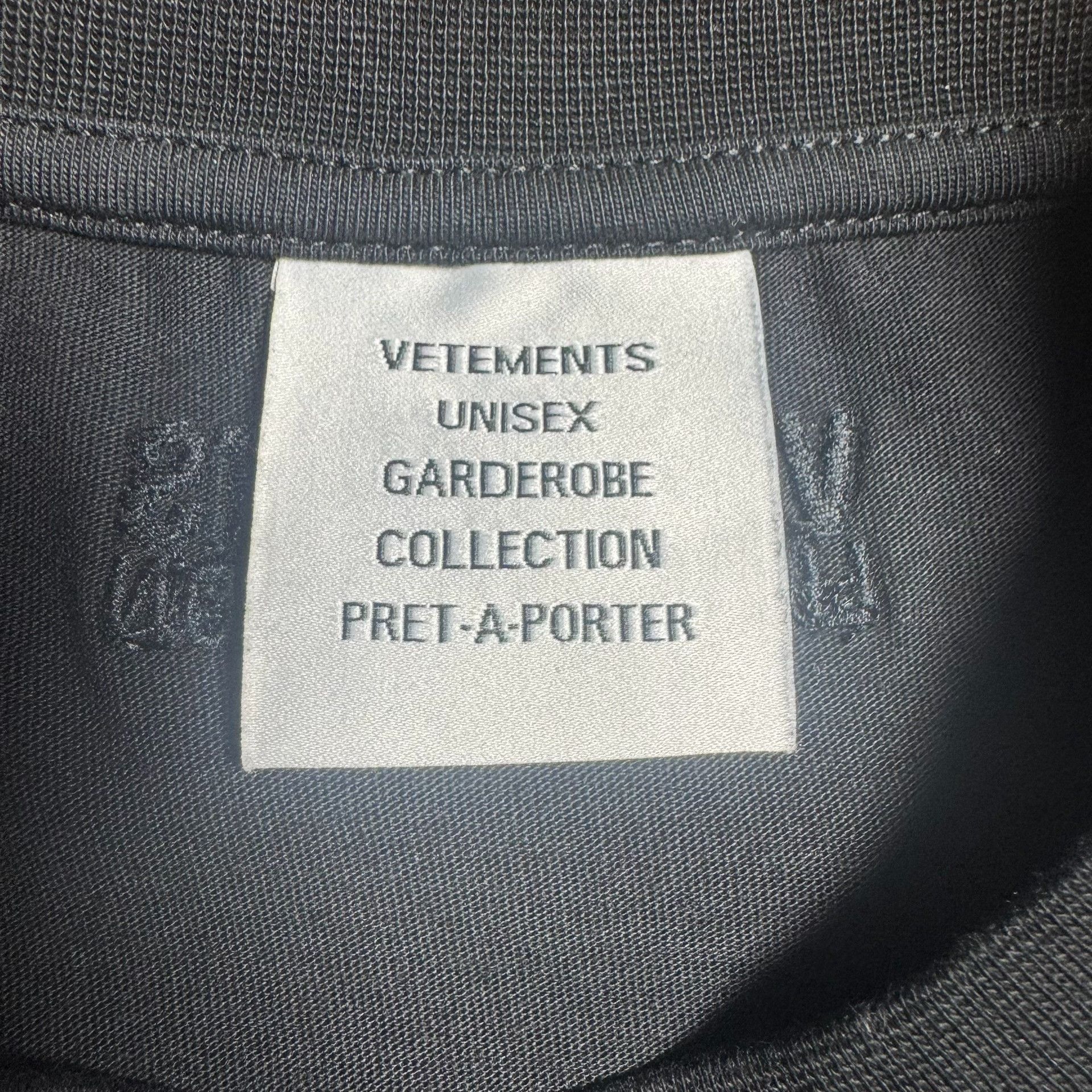 Vetements Vetements 24SS Love Handshake Black T-Shirt Size US S / EU 44-46 / 1 - 3 Thumbnail