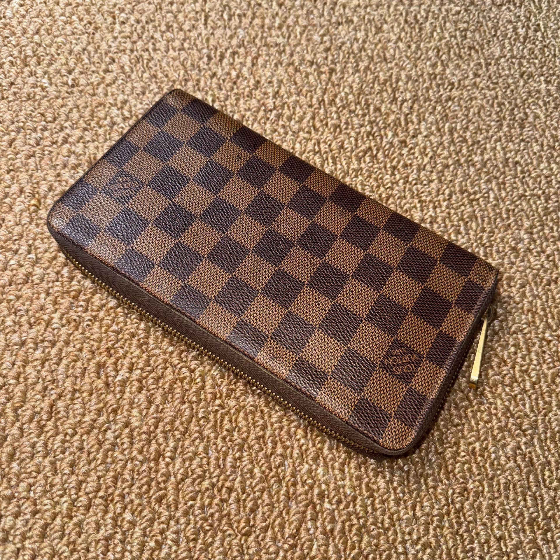 Louis Vuitton LV Zippy Wallet Clutch