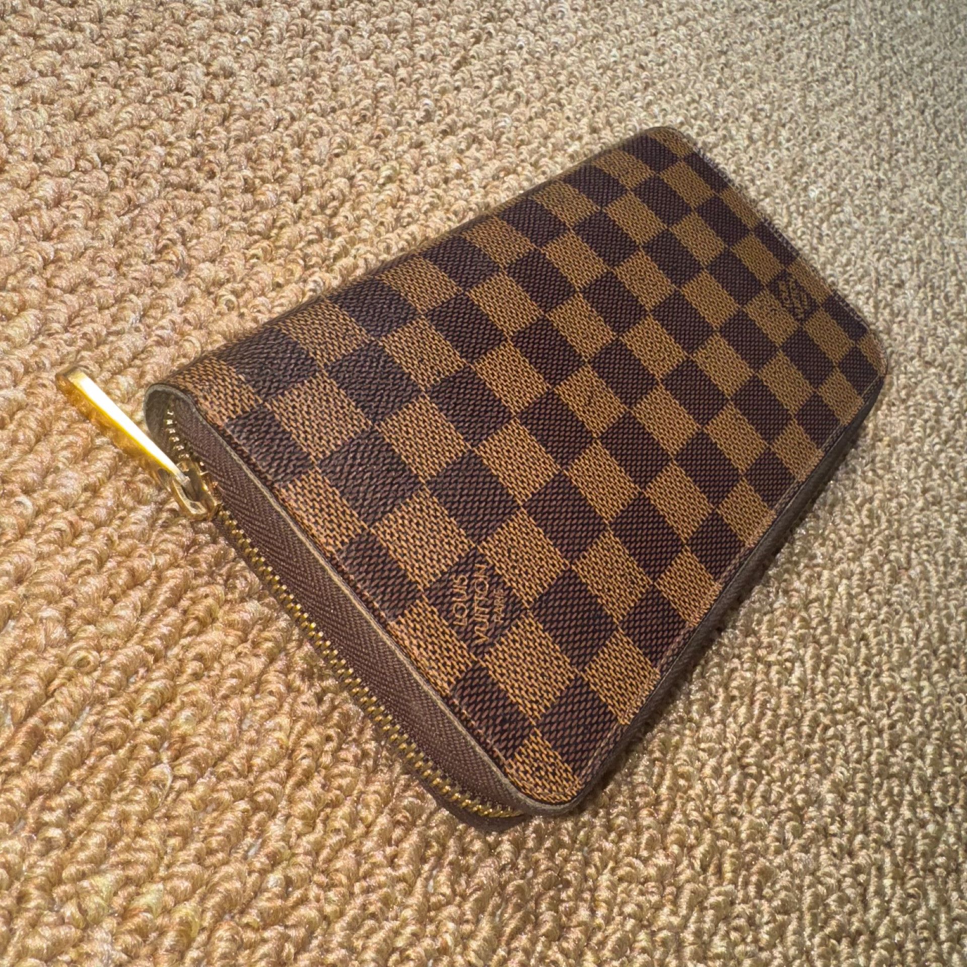 Louis Vuitton LV Zippy Wallet Clutch
