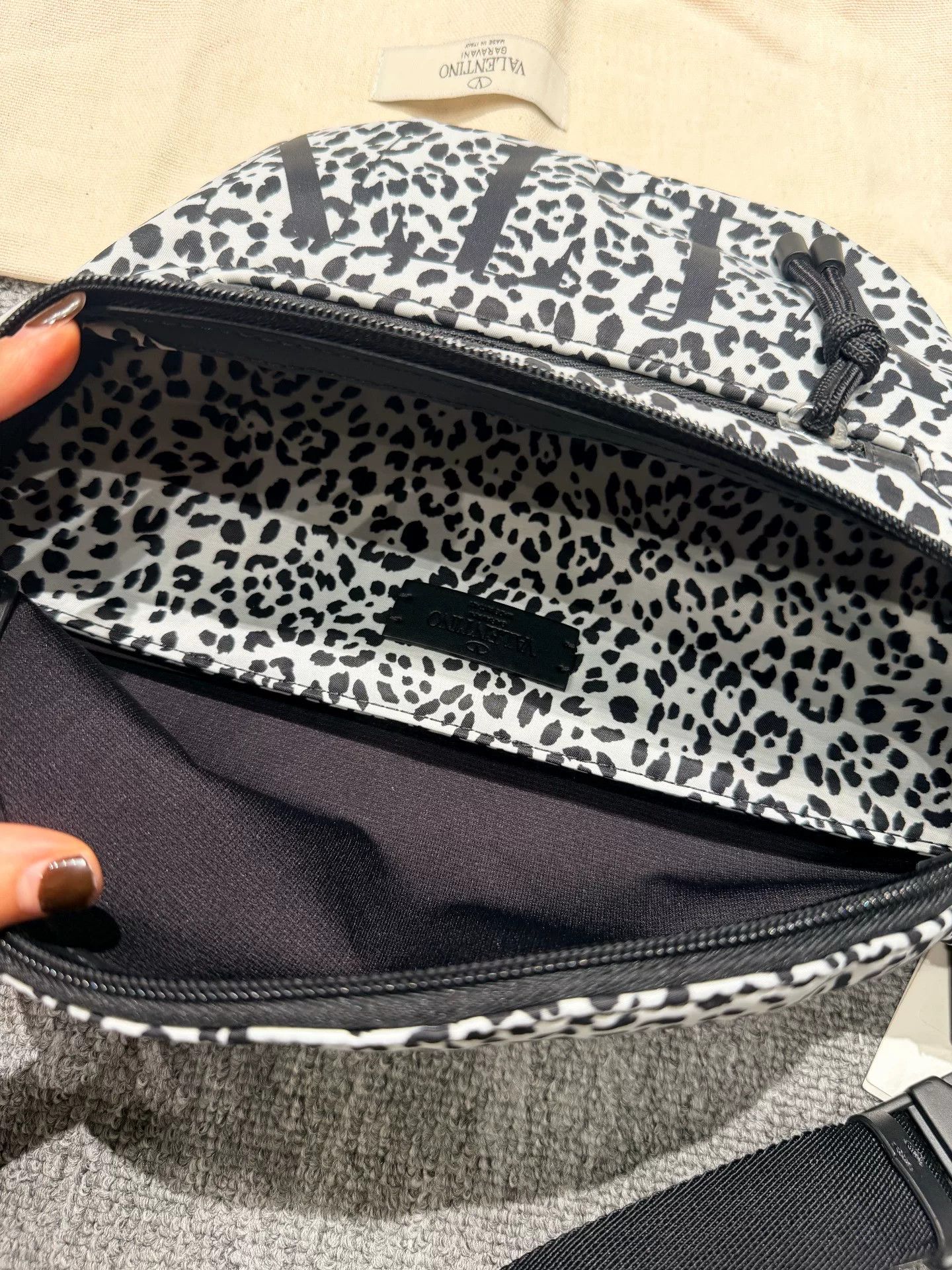 Valentino Valentino Black White Leopard Fanny Pack Size ONE SIZE - 5 Thumbnail