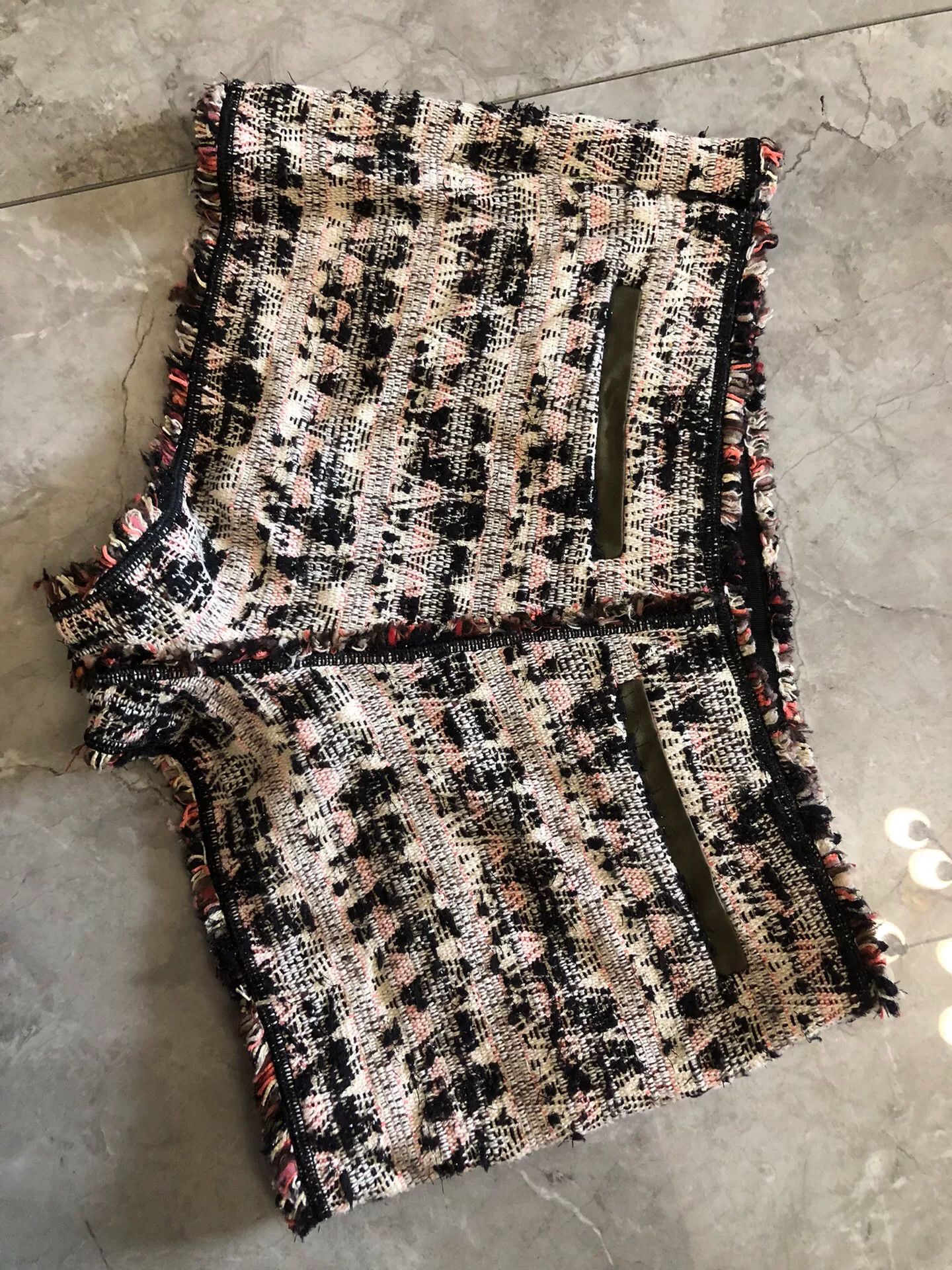 Louis Vuitton LV Women's Patterned Short Skirt Size 40" / US 18 - 2 Thumbnail