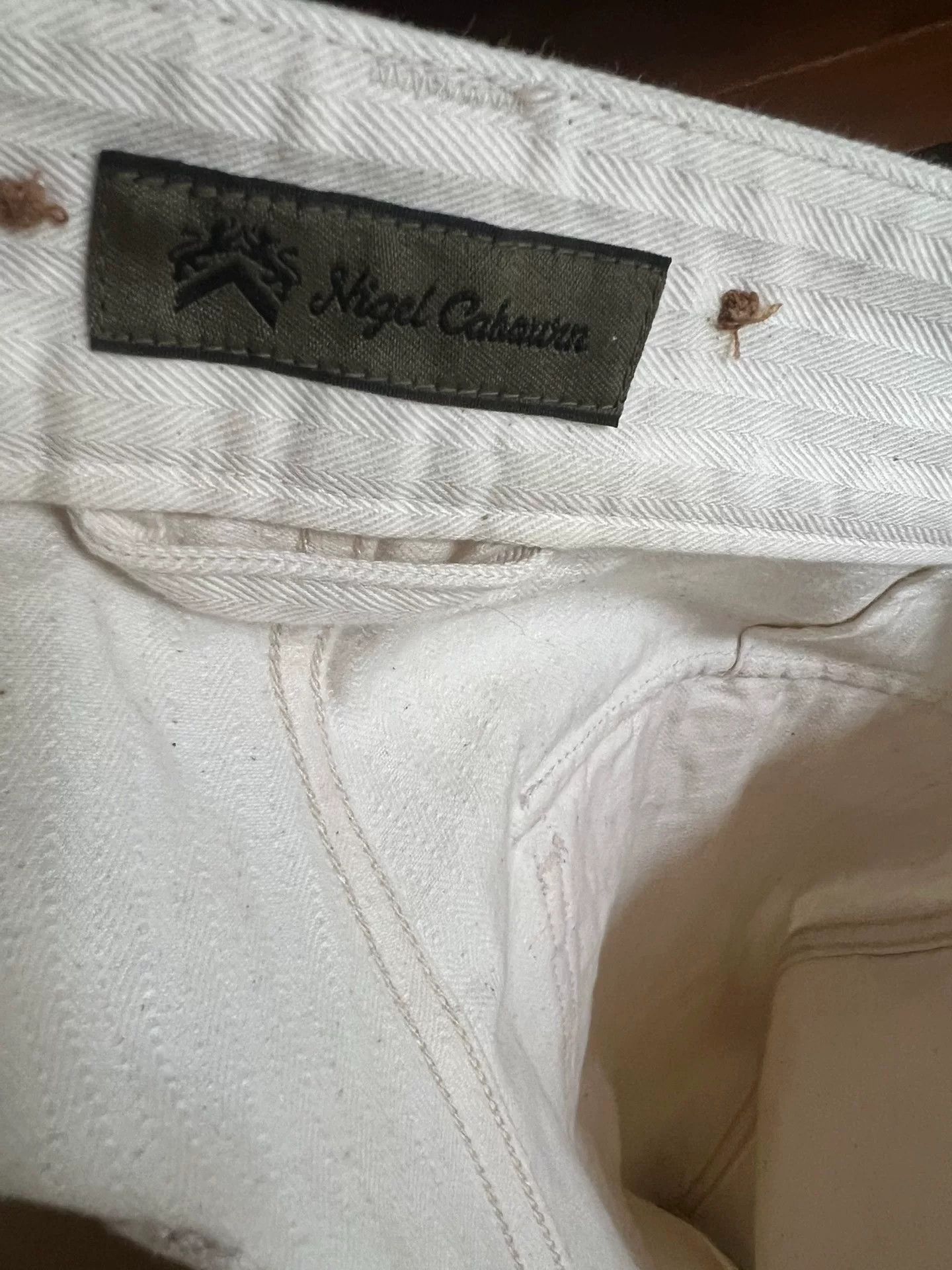 Nigel Cabourn Nigel Cabourn White Herringbone Cargo Shorts Size US 32 / EU 48 - 9 Thumbnail