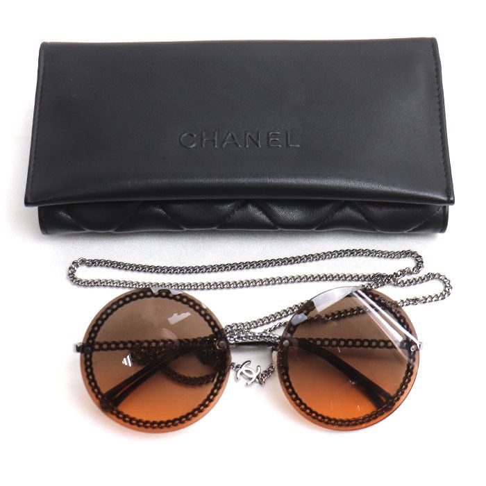 Chanel Chanel CHANEL Chain Frame Sunglasses Plastic / Synthetic Sunglasses 4245 C.108/18 DUTY FREE for USA Size ONE SIZE - 8 Thumbnail