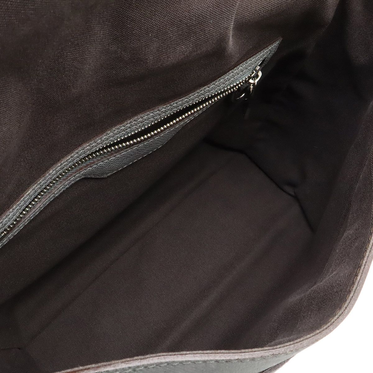 Louis Vuitton Louis Vuitton Louis Vuitton Roman MM Taiga Shoulder Bag Leather Crossbody Bag M32623 DUTY FREE for USA Size ONE SIZE - 8 Thumbnail