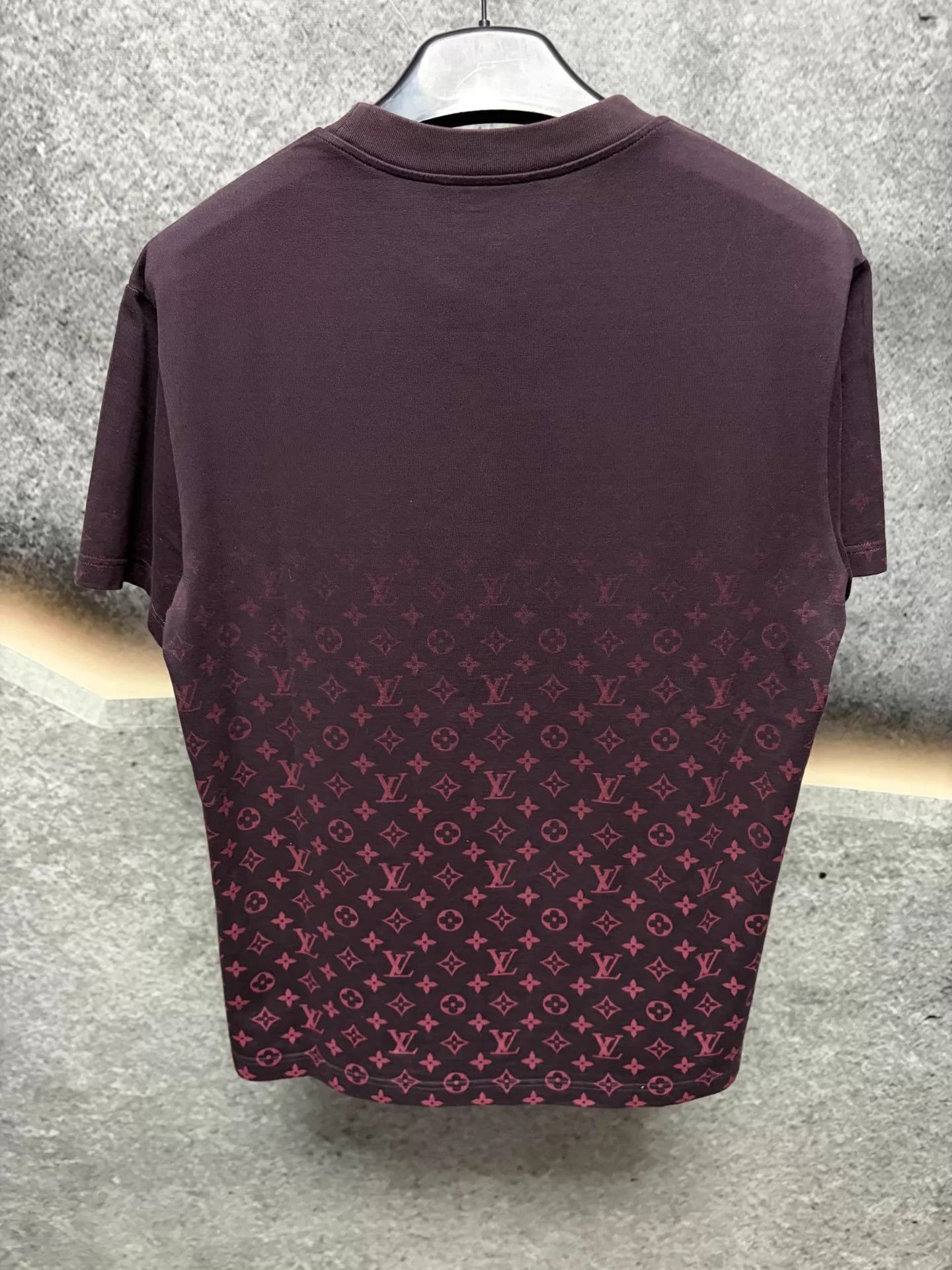 Louis Vuitton Red Patterned Short-Sleeve T-Shirt Size L Size US L / EU 52-54 / 3 - 2 Thumbnail