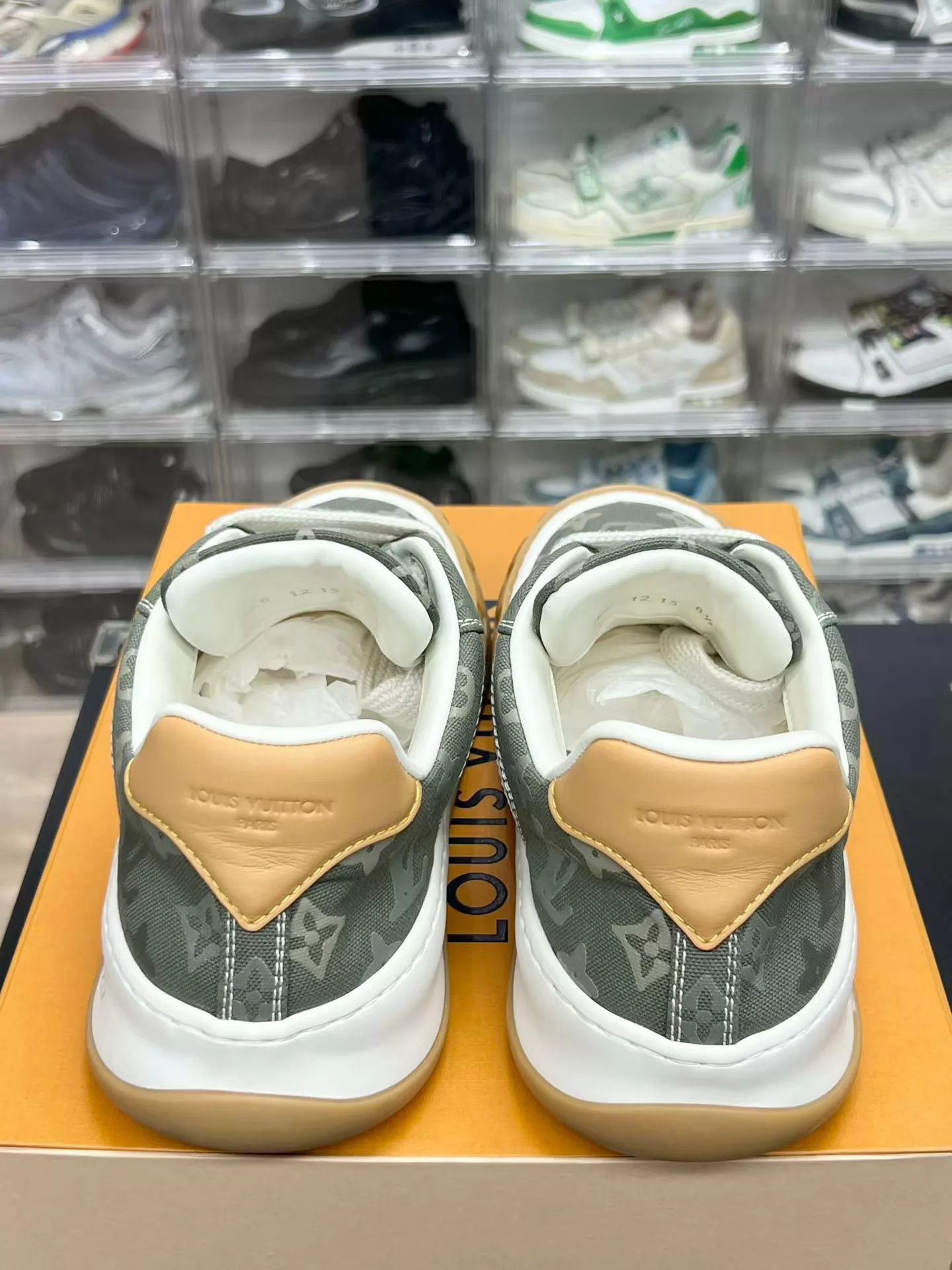 Louis Vuitton Green Low-Top Sneakers with Pattern Size 9.5 Size US 9.5 / EU 42-43 - 5 Thumbnail