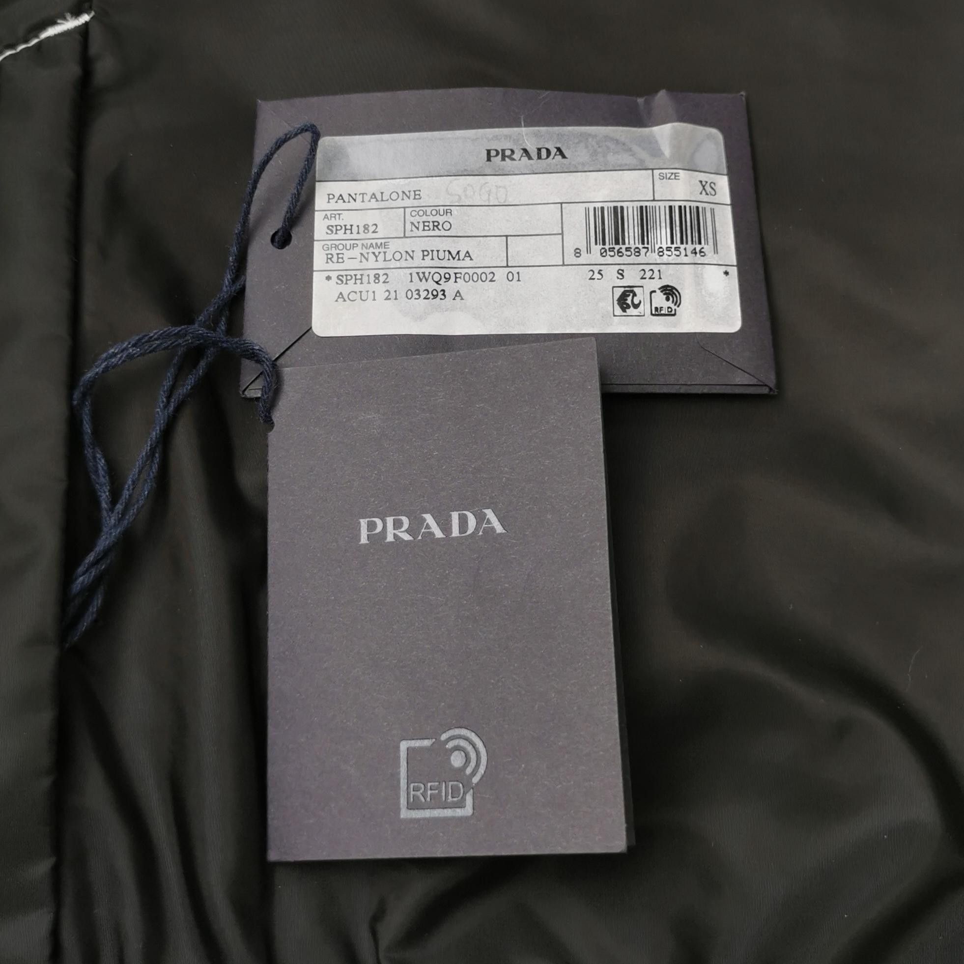 Prada Prada Triangle Logo Shorts XS Size 24" / US 00 / IT 34 - 8 Thumbnail