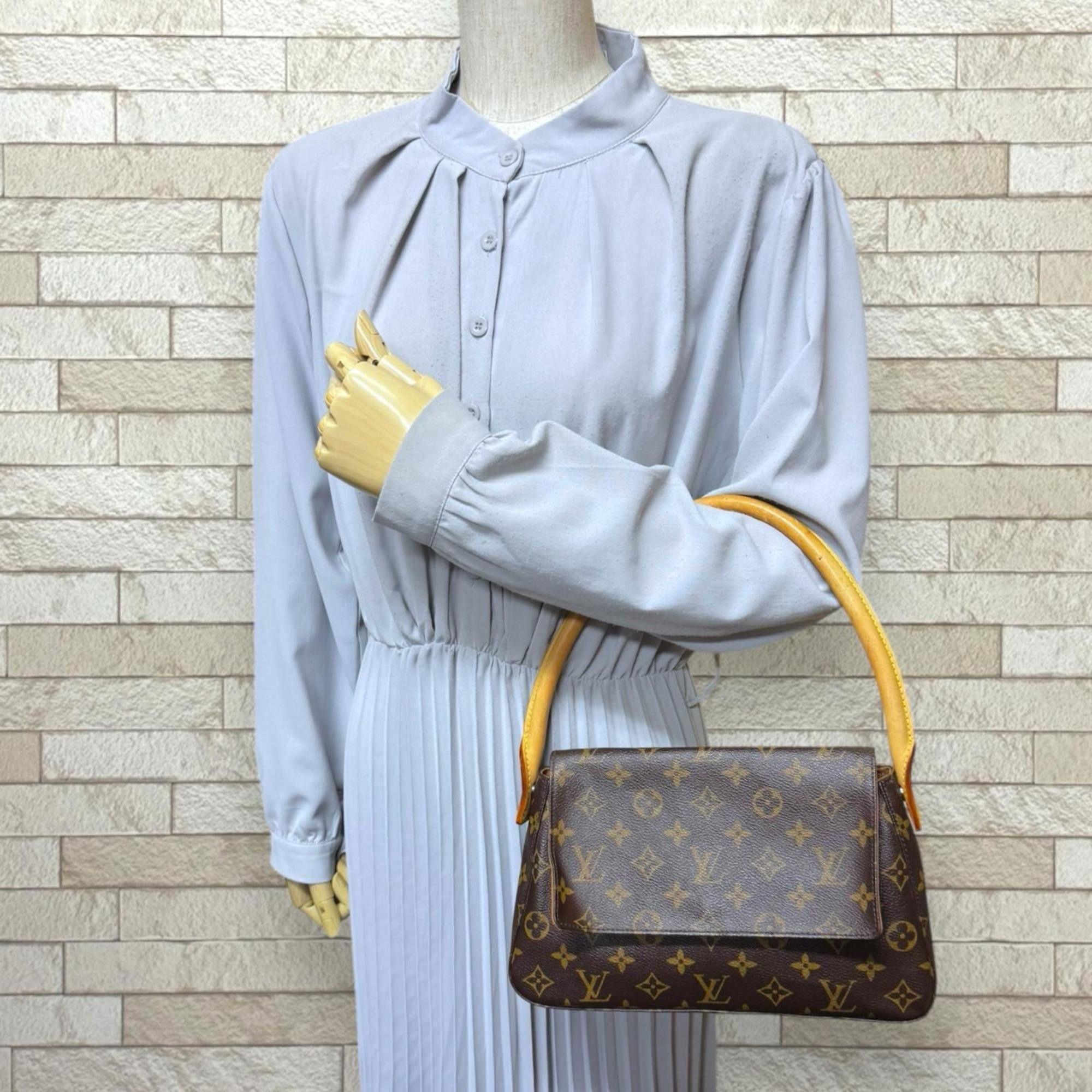 Louis Vuitton Pre-owned Louis Vuitton Mini Looping Monogram Canvas Handbag M51147 in Brown, Women's. Size ONE SIZE - 2 Thumbnail