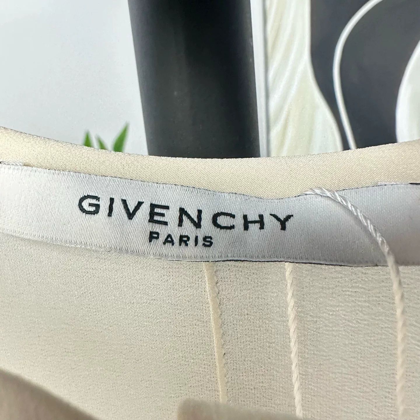 Givenchy Givenchy Silk Pearl Button Top Size XS / US 0-2 / IT 36-38 - 3 Thumbnail