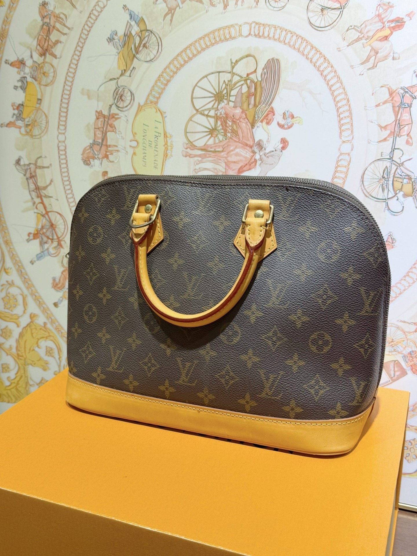 Louis Vuitton LV Alma Monogram Handbag Size ONE SIZE - 4 Thumbnail