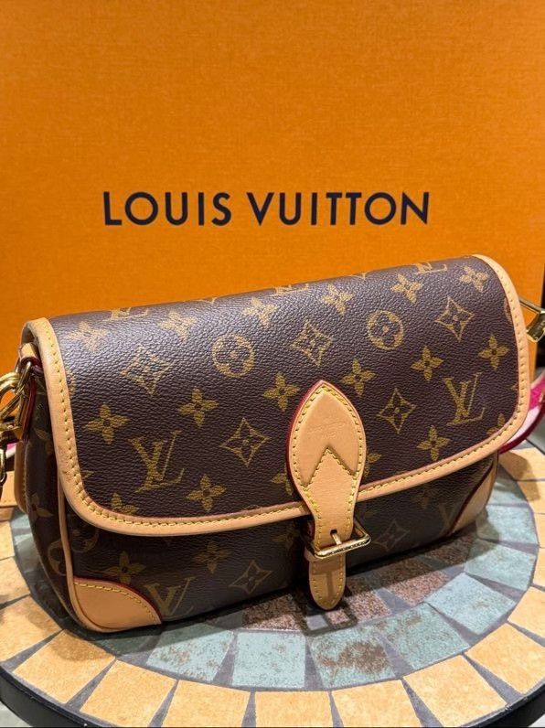 Louis Vuitton Louis Vuitton Diane Monogram Red Strap Baguette Size ONE SIZE - 4 Thumbnail