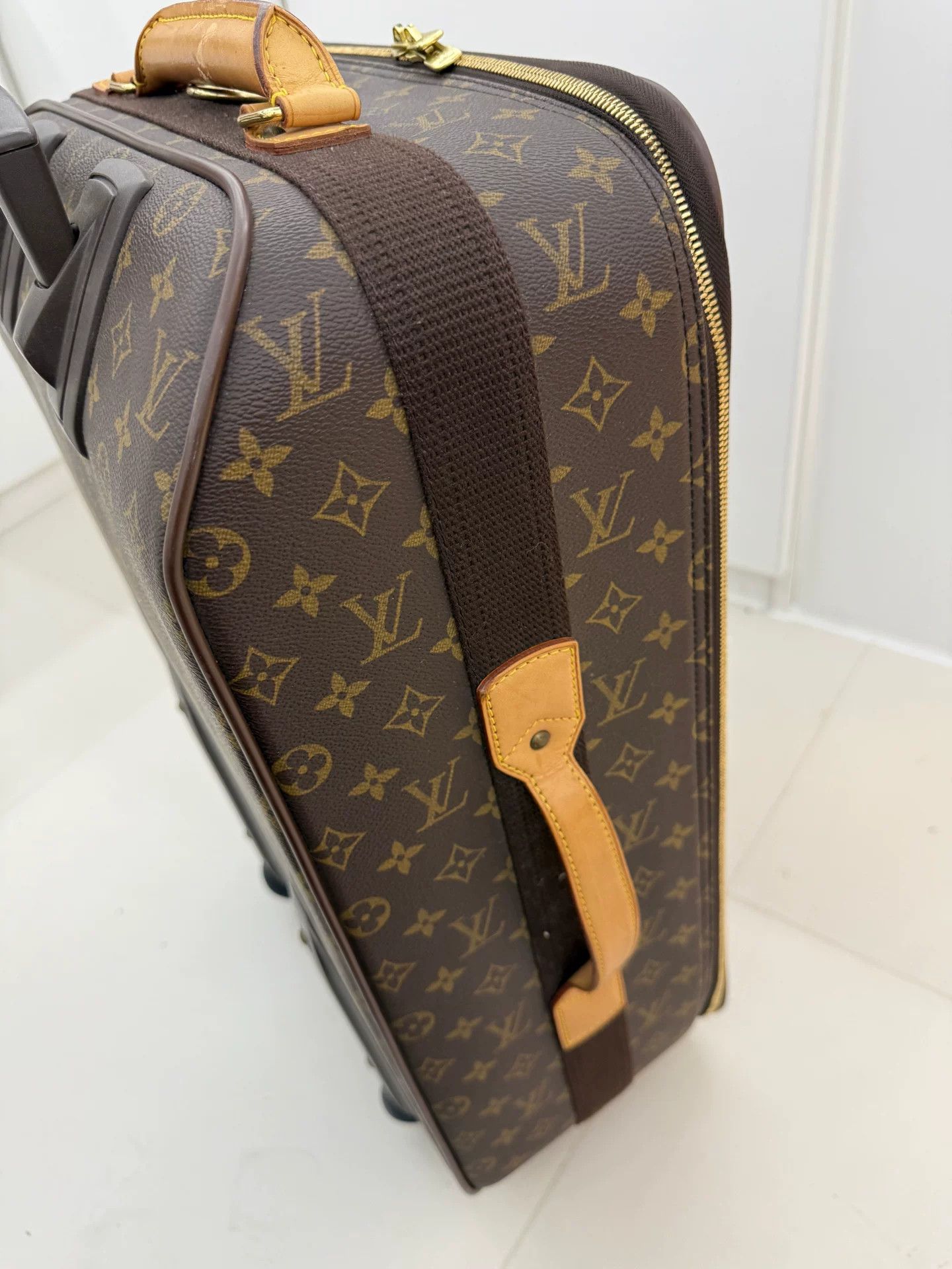 Louis Vuitton LV Classic Monogram Carry-On Rolling Suitcase Size ONE SIZE - 4 Thumbnail