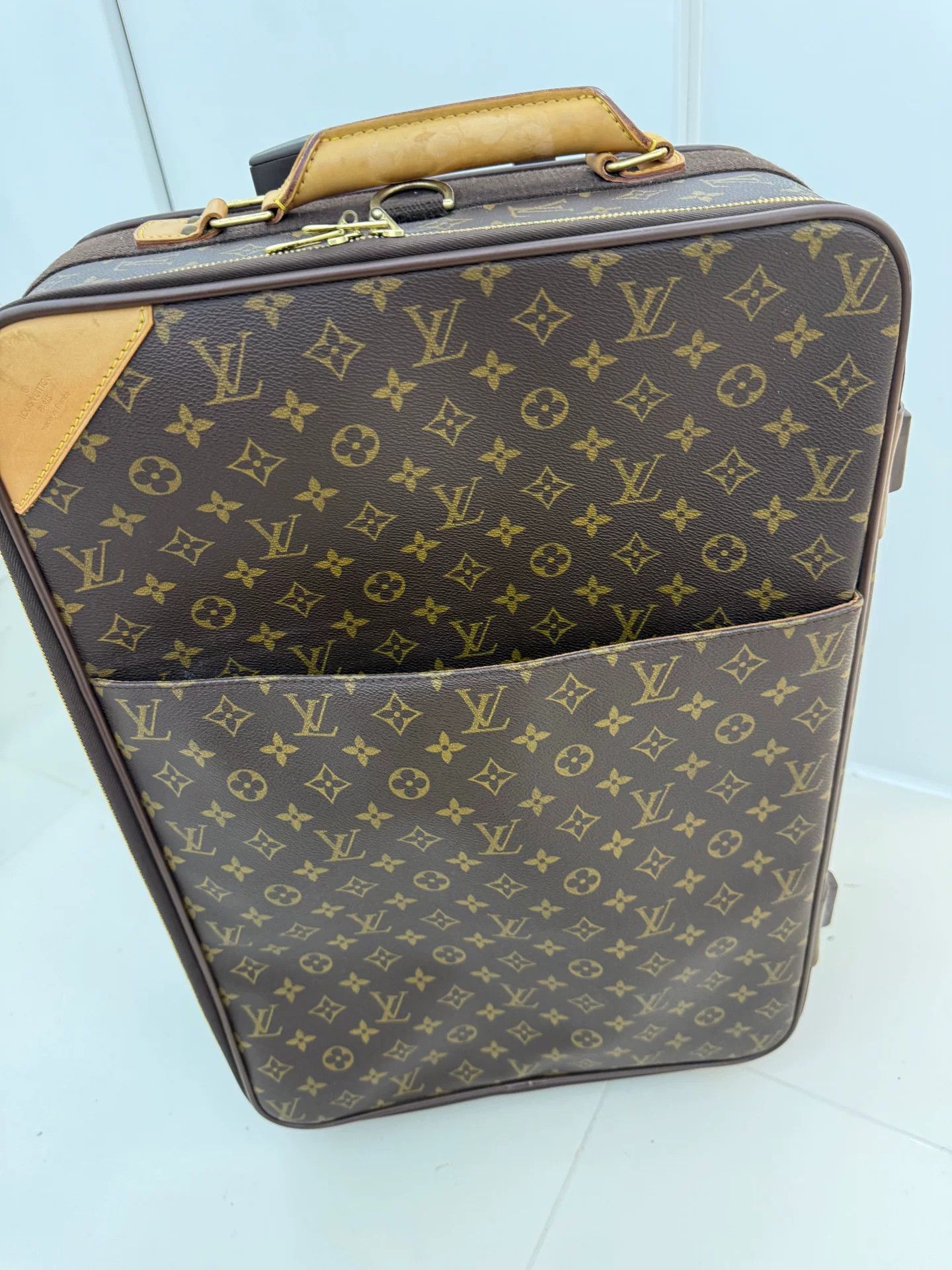 Louis Vuitton LV Classic Monogram Carry-On Rolling Suitcase Size ONE SIZE - 2 Thumbnail