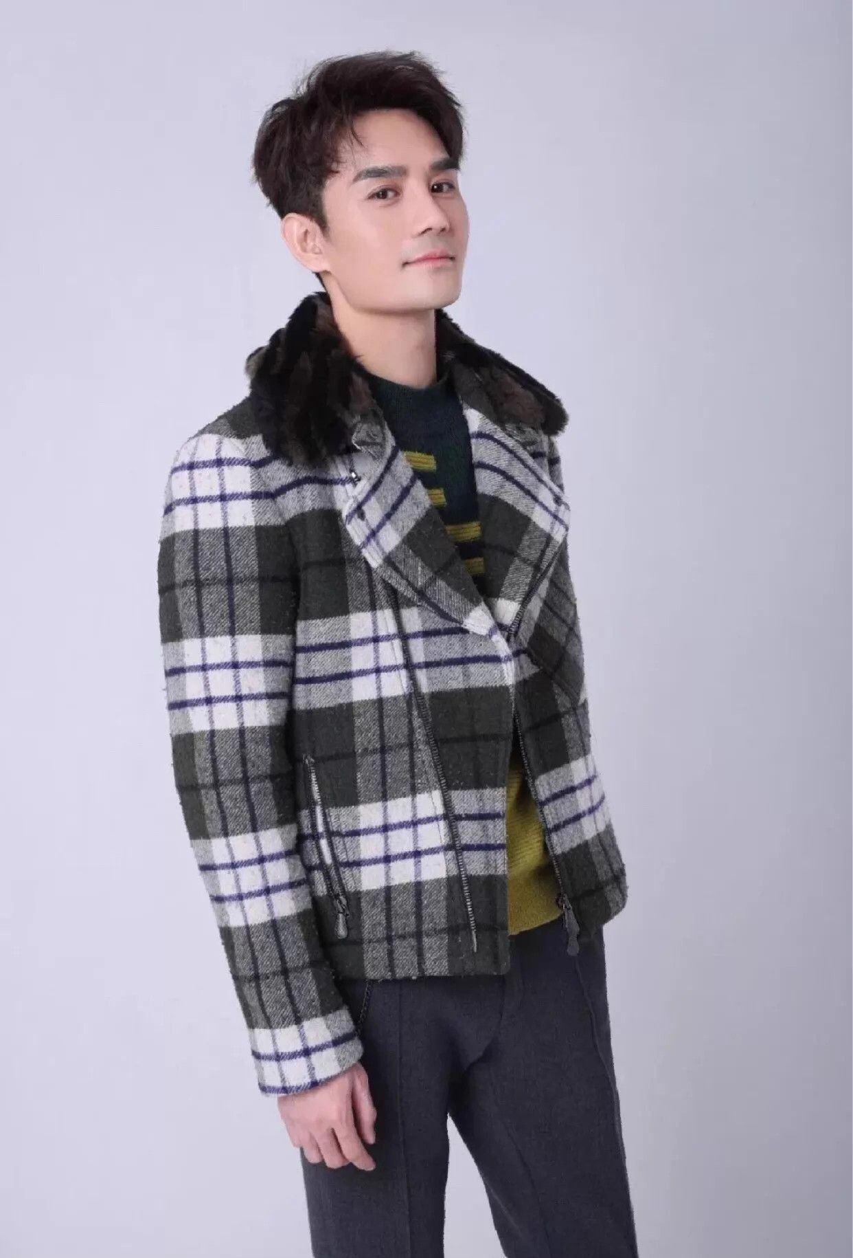Bottega Veneta Plaid Pattern Jacket with Faux Fur Collar Size US L / EU 52-54 / 3 - 2 Thumbnail