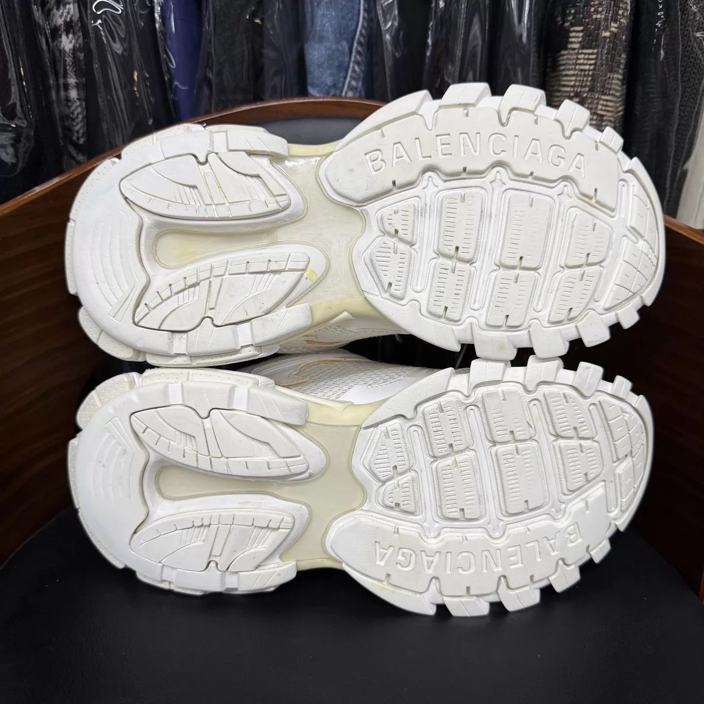 Balenciaga White Chunky Lowtop Sneakers Size 9 Size US 9 / EU 42 - 9 Thumbnail