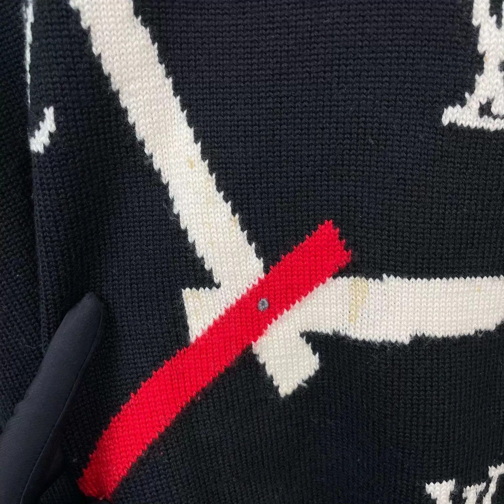 Louis Vuitton Black Long Sleeve Clock Design Sweater Size L Size US L / EU 52-54 / 3 - 7 Thumbnail