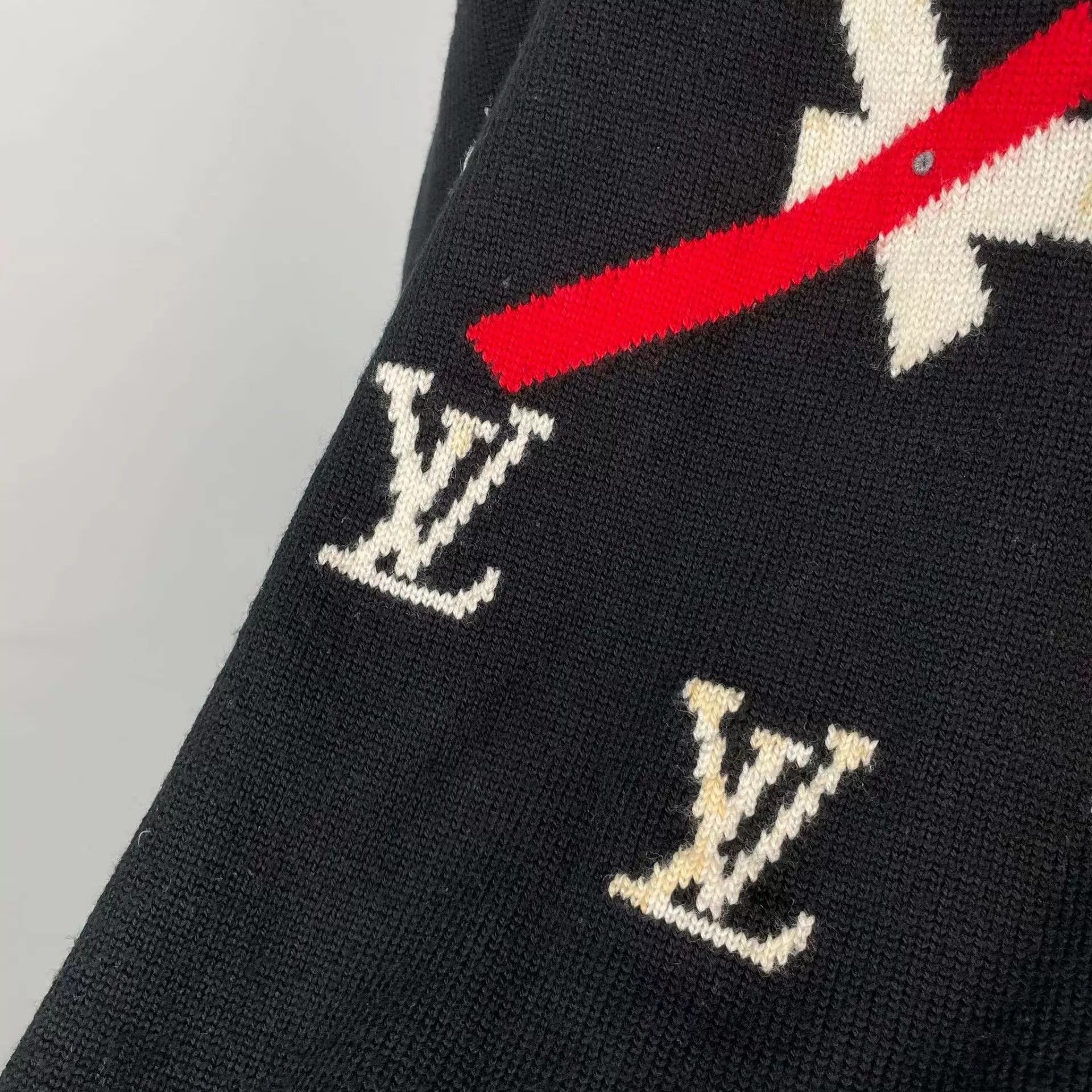 Louis Vuitton Black Long Sleeve Clock Design Sweater Size L Size US L / EU 52-54 / 3 - 8 Thumbnail