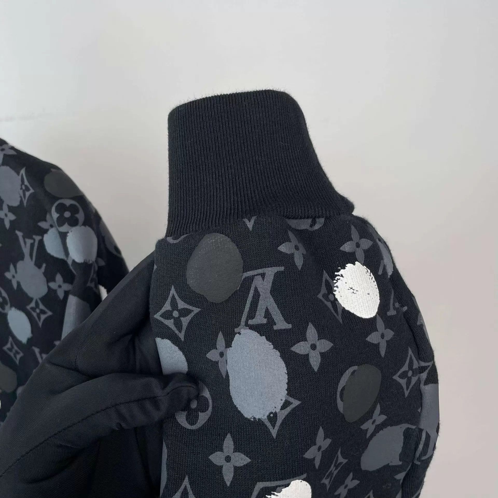 Louis Vuitton Black Patterned Long Sleeve Sweatshirt Size US M / EU 48-50 / 2 - 8 Thumbnail