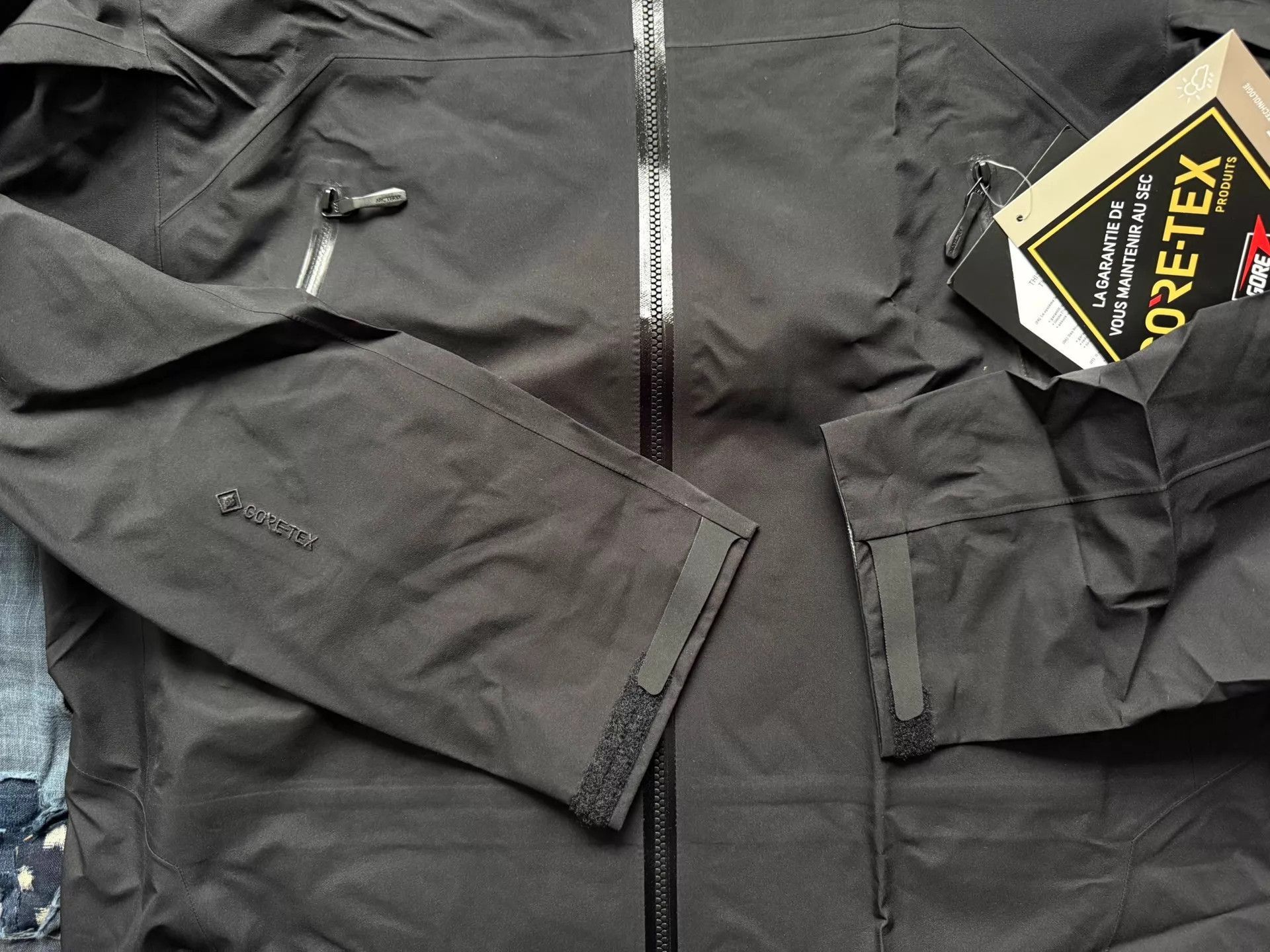 Arc'teryx Black Hooded Waterproof Jacket Size US M / EU 48-50 / 2 - 6 Thumbnail