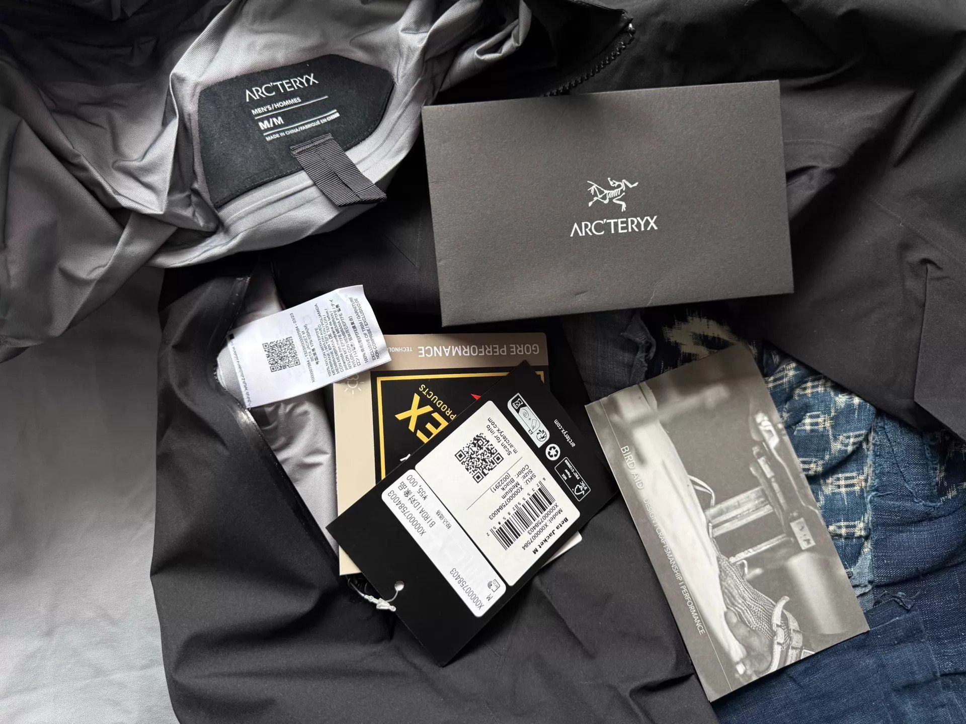Arc'teryx Black Hooded Waterproof Jacket Size US M / EU 48-50 / 2 - 8 Thumbnail