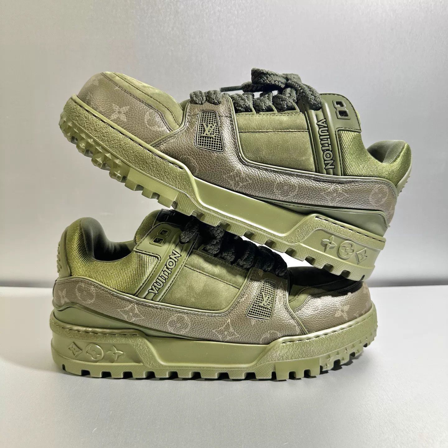 Louis Vuitton Green Low-Top Sneakers with Pattern, Size 9 Size US 9 / EU 42 - 3 Thumbnail