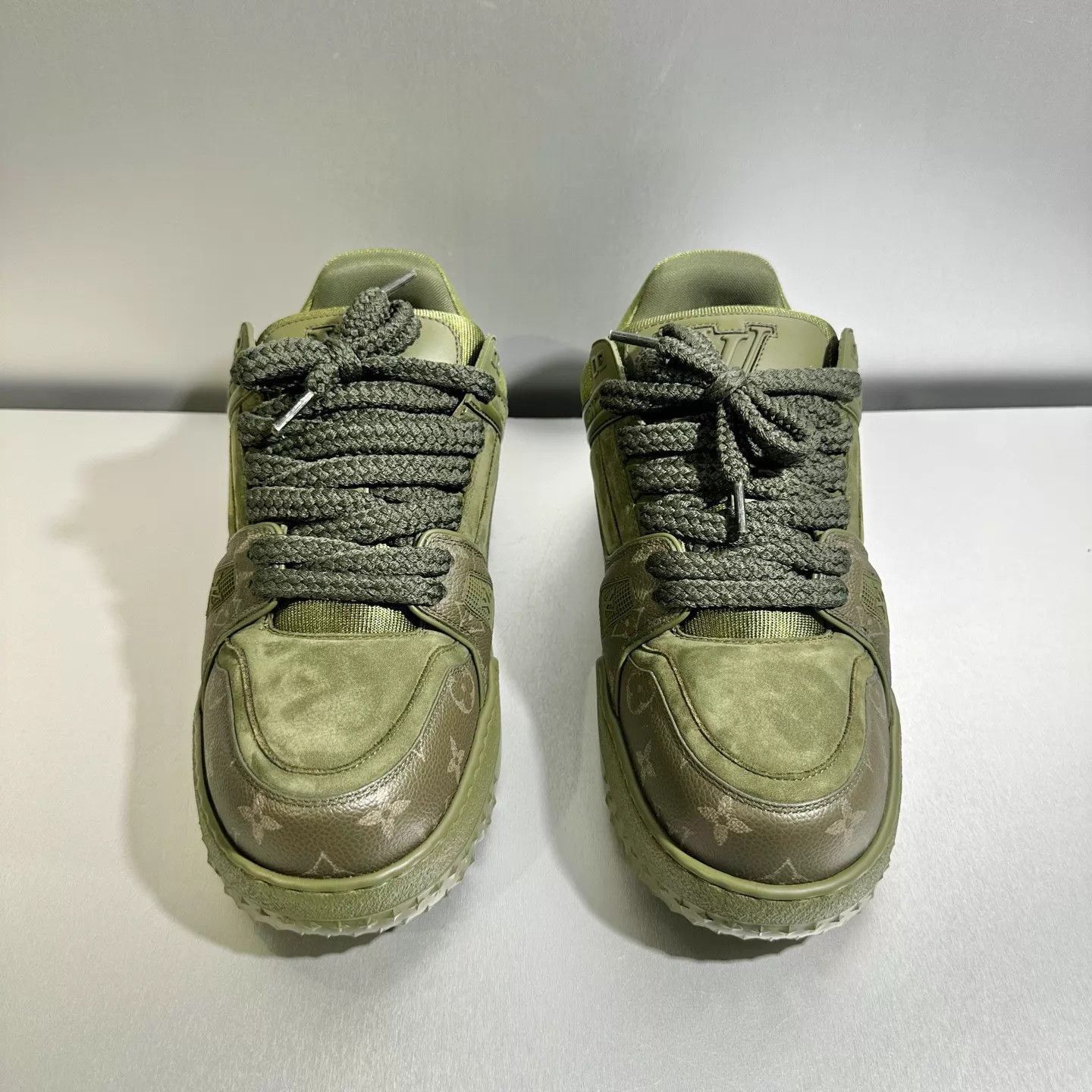 Louis Vuitton Green Low-Top Sneakers with Pattern, Size 9 Size US 9 / EU 42 - 2 Thumbnail