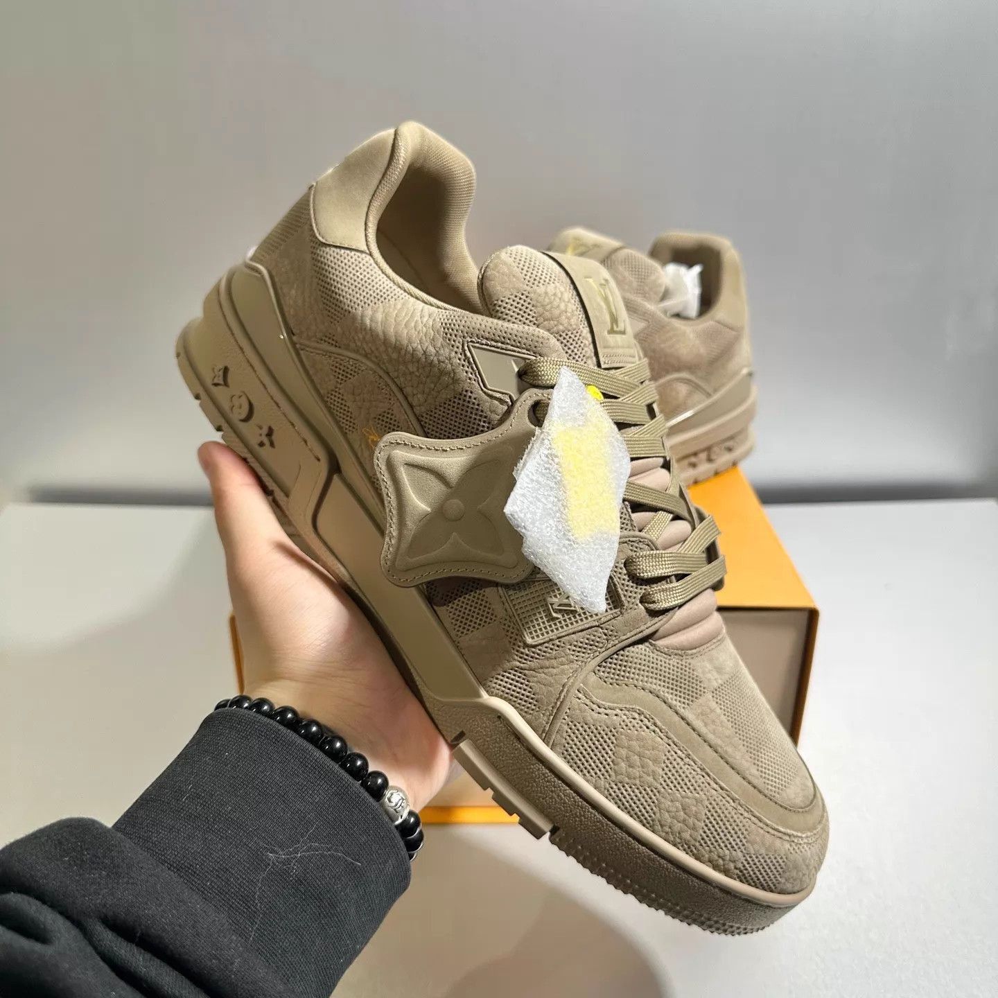 Louis Vuitton Beige Low-Top Sneakers Size 11 Size US 11 / EU 44 - 9 Thumbnail
