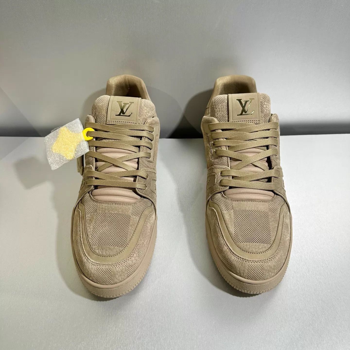 Louis Vuitton Beige Low-Top Sneakers Size 11 Size US 11 / EU 44 - 2 Thumbnail
