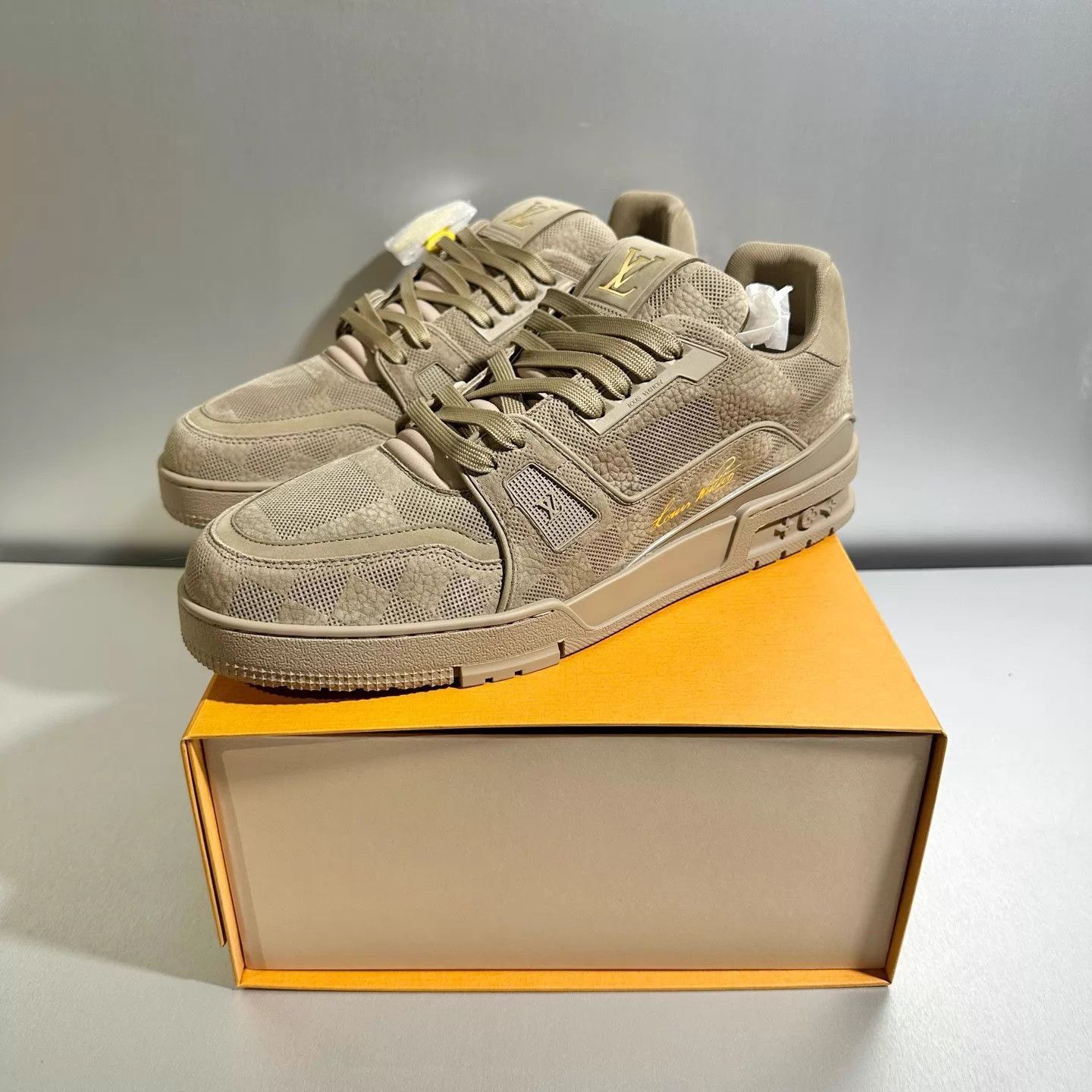 Louis Vuitton Beige Low-Top Sneakers Size 11 Size US 11 / EU 44 - 8 Thumbnail