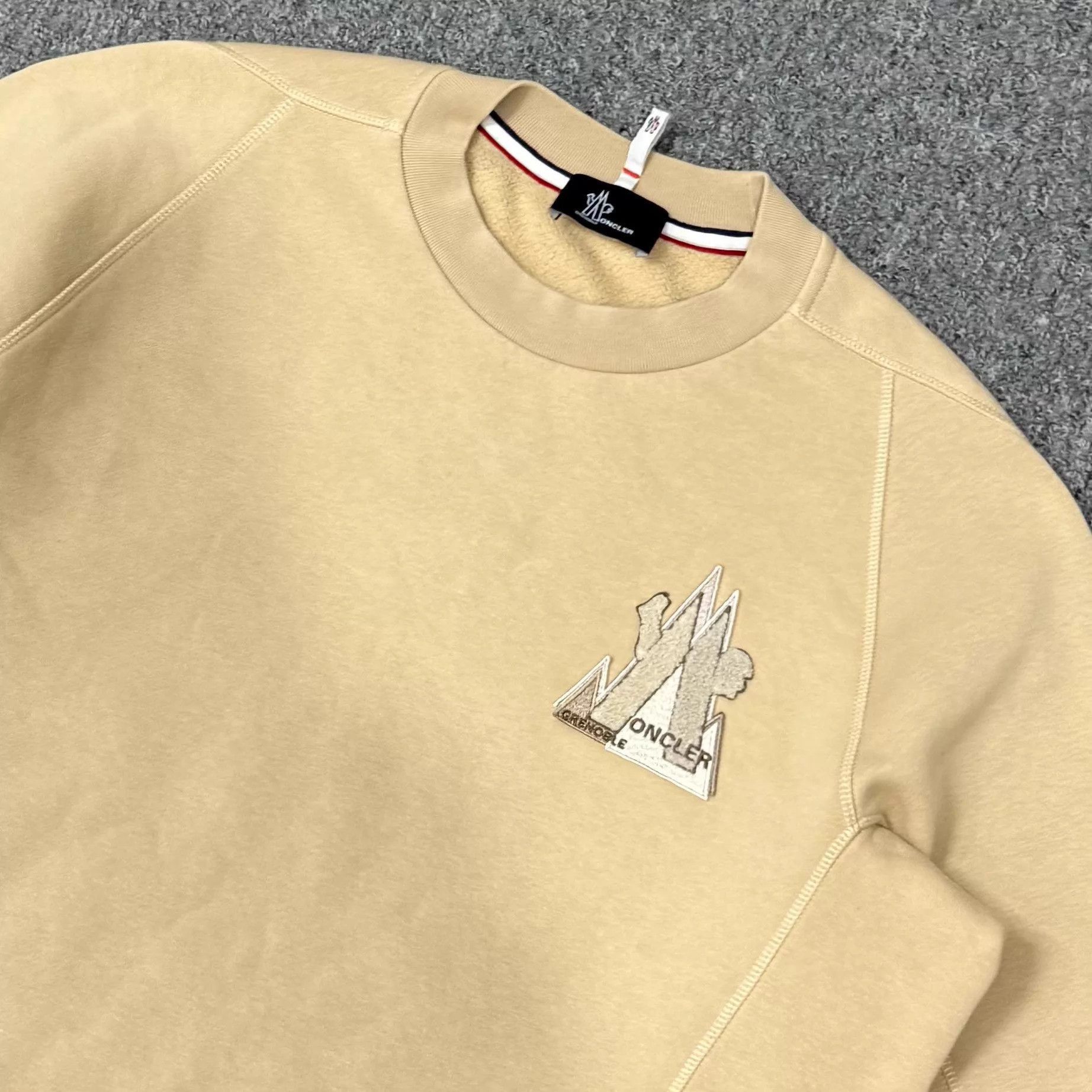 Moncler Beige Crew Neck Sweatshirt with Embroidered Design Size US M / EU 48-50 / 2 - 3 Thumbnail