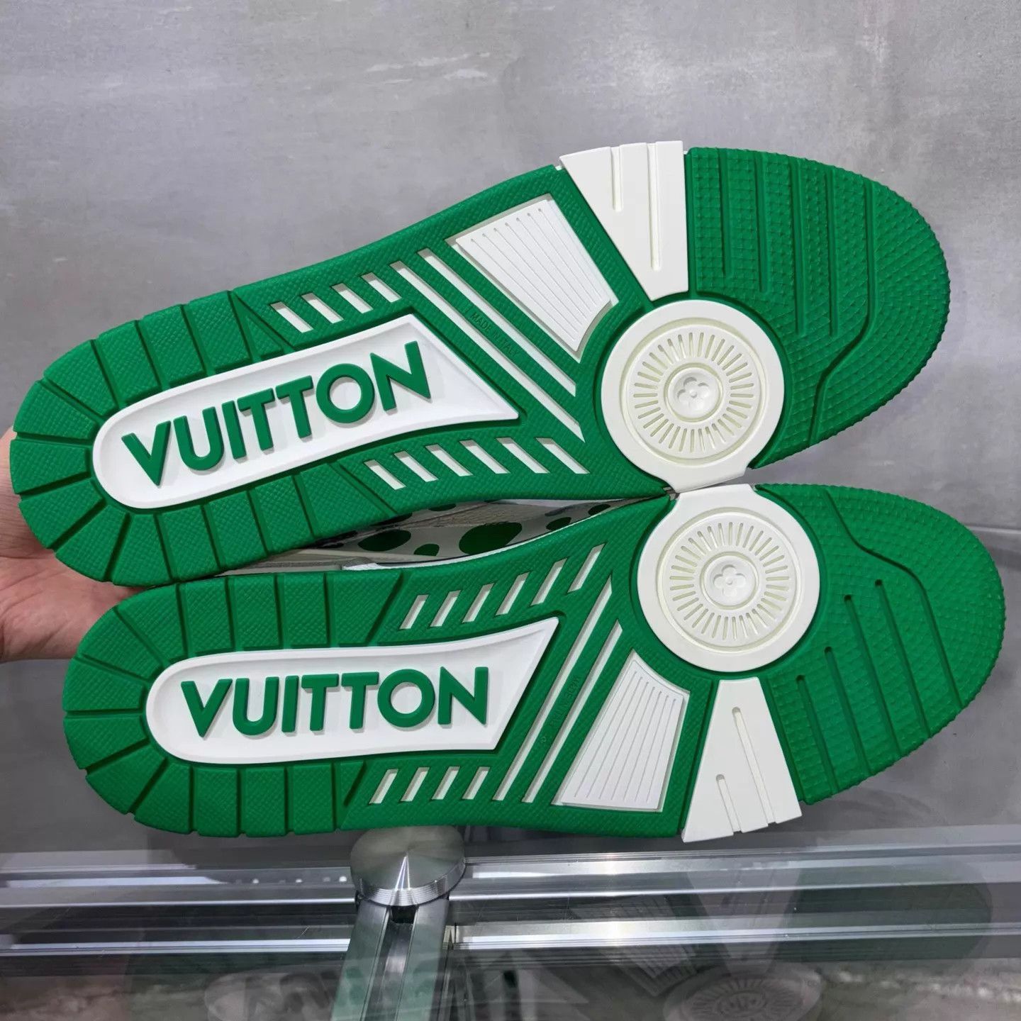 Louis Vuitton Green Polka Dot Low-Top Sneakers Size 10.5 Size US 10.5 / EU 43-44 - 7 Thumbnail