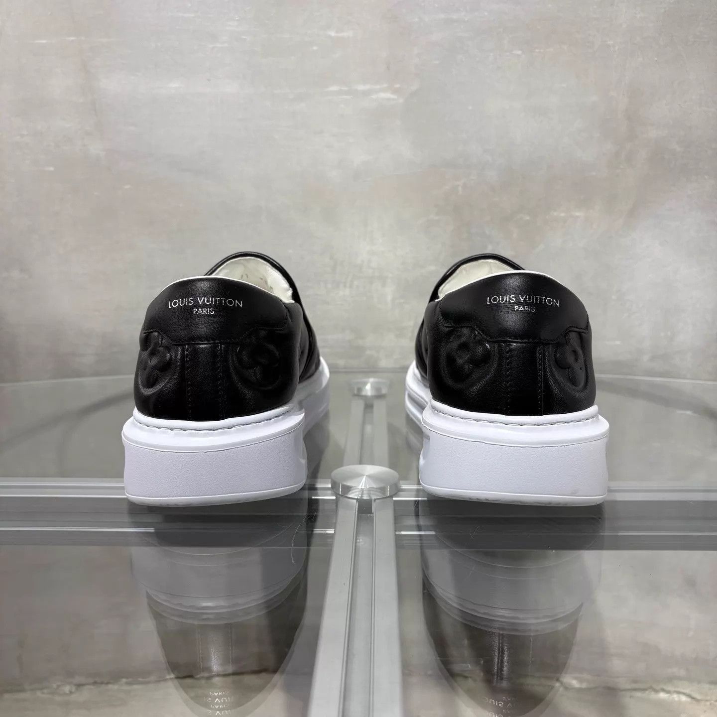 Louis Vuitton Black Embossed Slip-On Shoes Size 8.5 Size US 8.5 / EU 41-42 - 6 Thumbnail