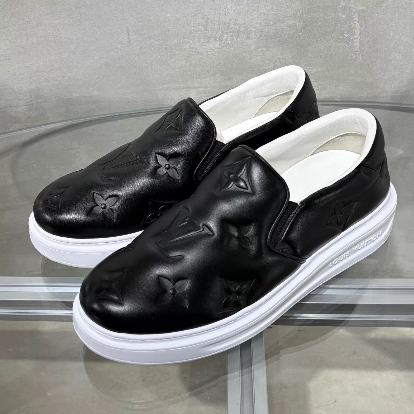 Louis Vuitton Black Embossed Slip-On Shoes Size 8.5 Size US 8.5 / EU 41-42 - 2 Thumbnail