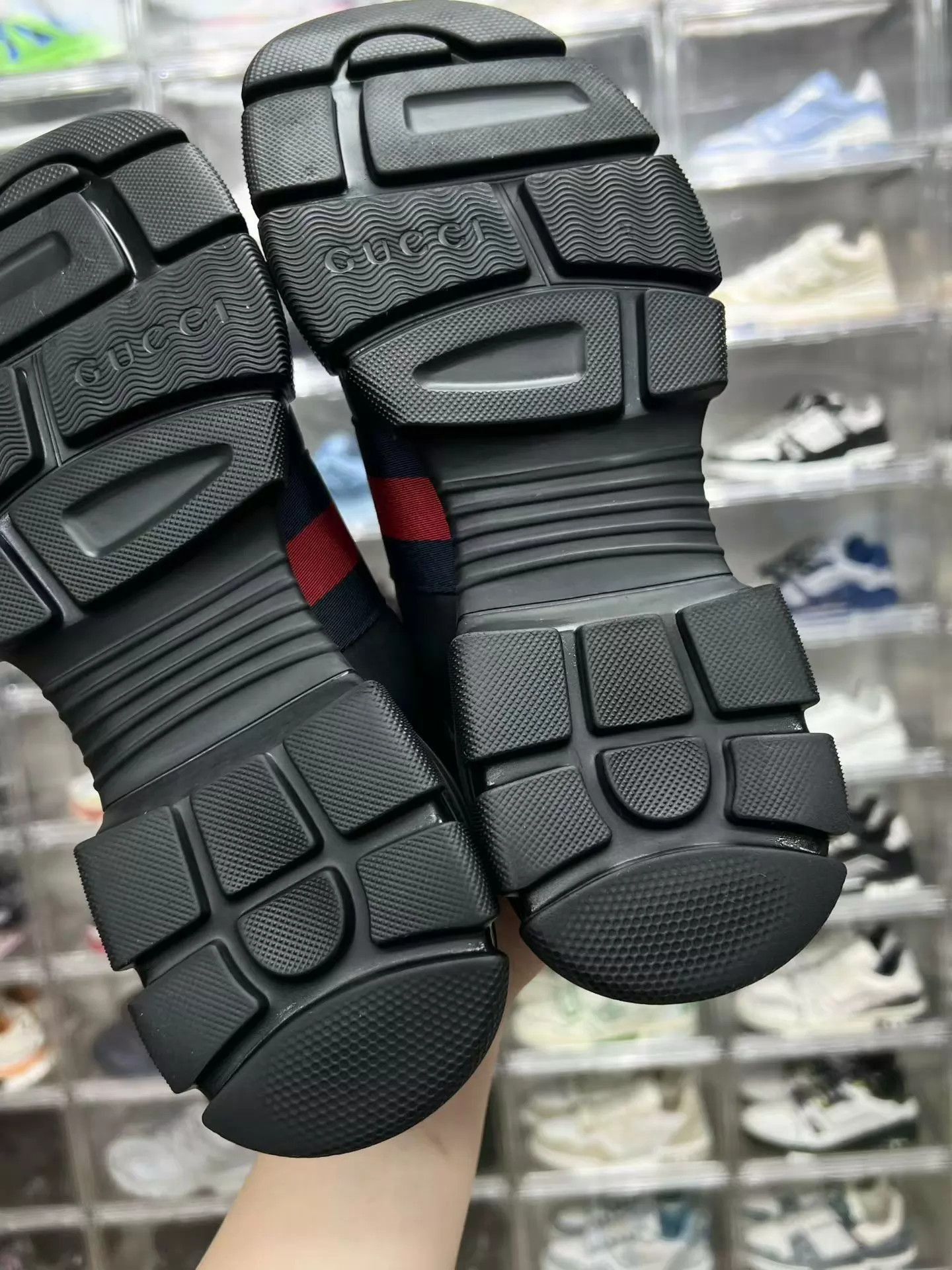 Gucci Black Low-Top Sneakers with Red and Blue Stripes Size US 9.5 / EU 42-43 - 9 Thumbnail