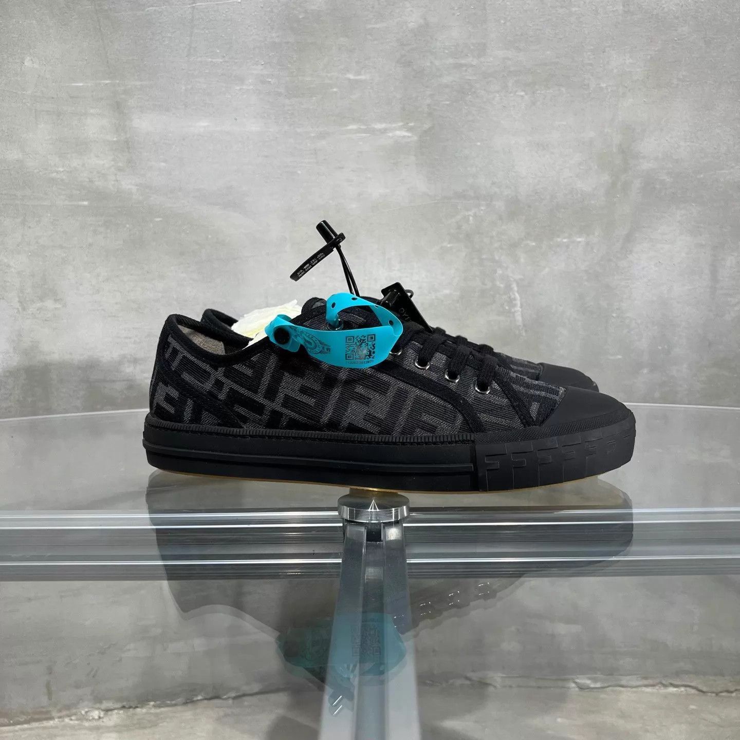 Fendi Black Low-Top Sneakers Size 9 Size US 9 / EU 42 - 2 Thumbnail