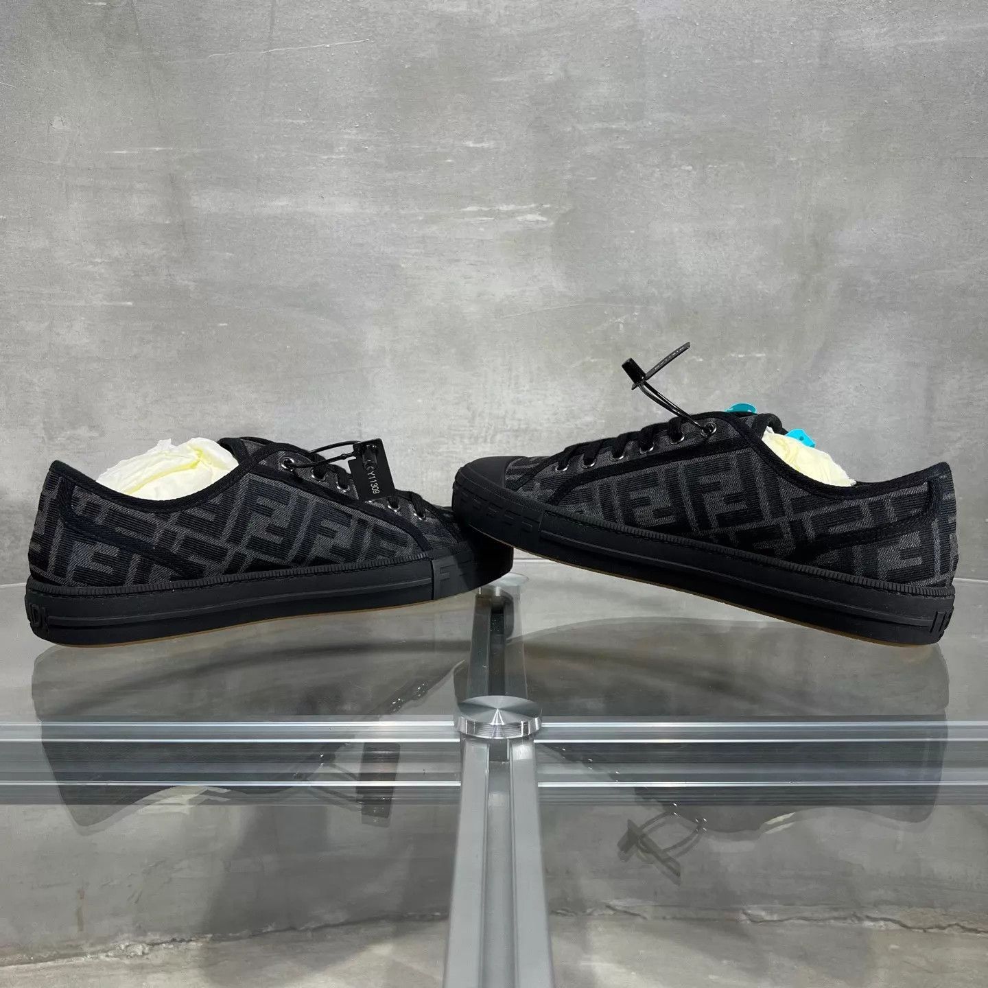 Fendi Black Low-Top Sneakers Size 9 Size US 9 / EU 42 - 4 Thumbnail