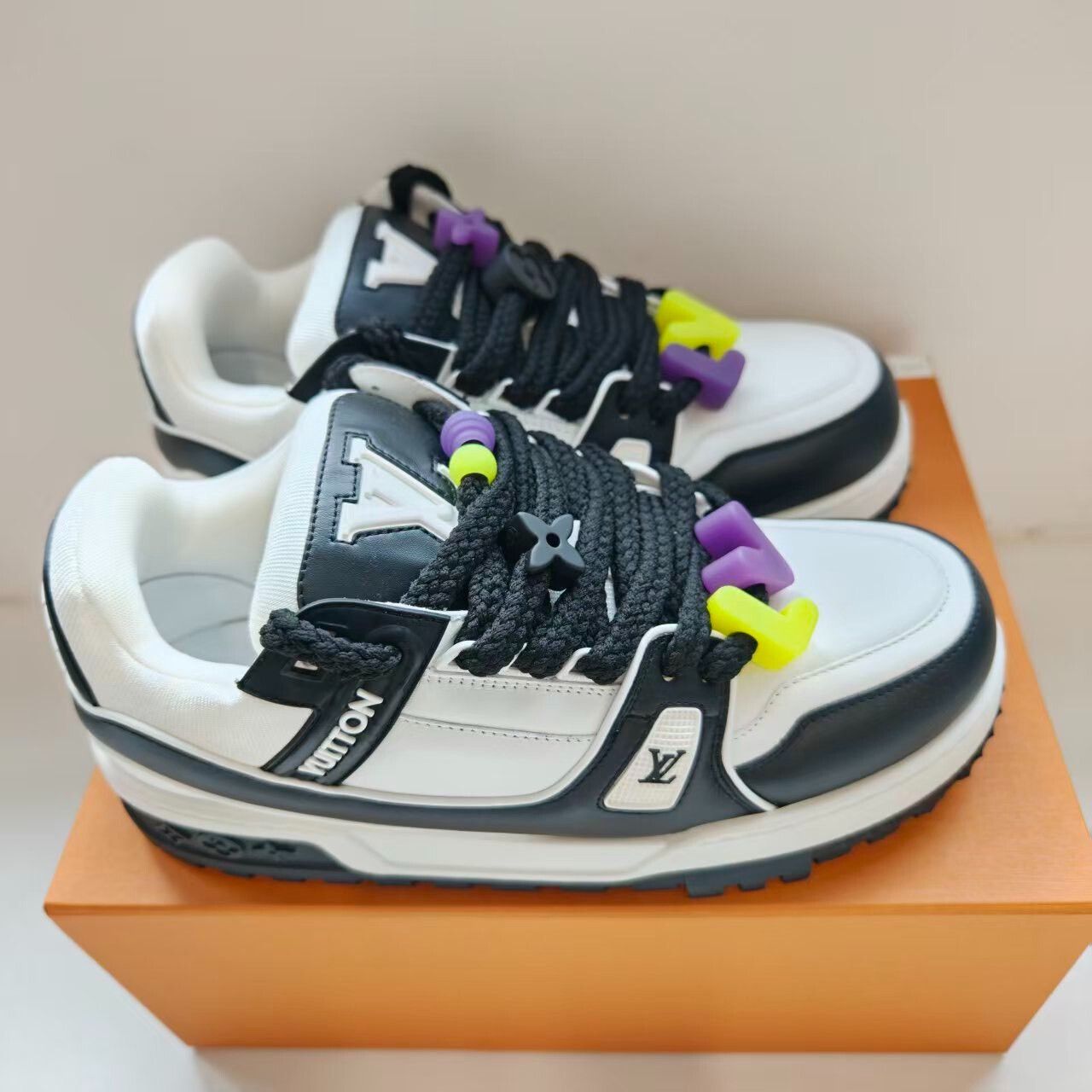 Louis Vuitton Louis Vuitton Trainer Black White 42.5 Size US 9.5 / EU 42-43 - 3 Thumbnail