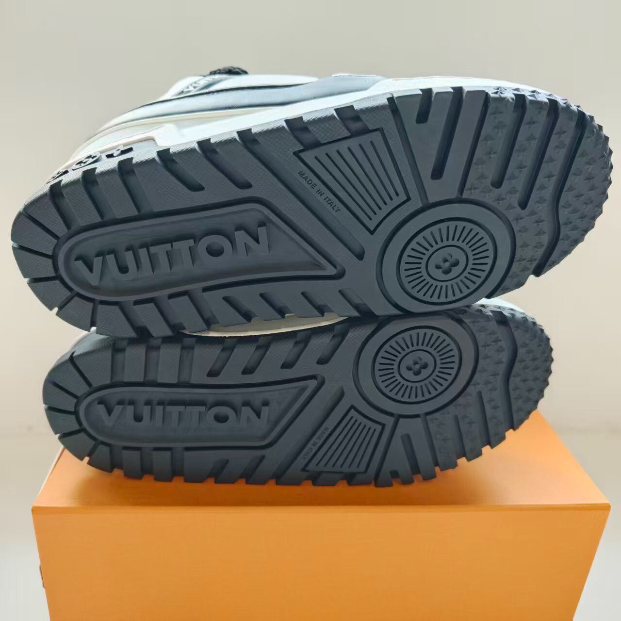 Louis Vuitton Louis Vuitton Trainer Black White 42.5 Size US 9.5 / EU 42-43 - 5 Thumbnail