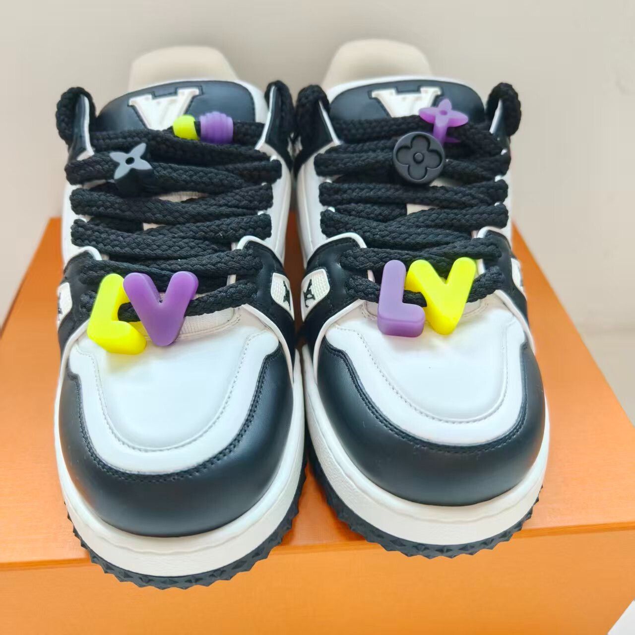 Louis Vuitton Louis Vuitton Trainer Black White 42.5 Size US 9.5 / EU 42-43 - 2 Thumbnail