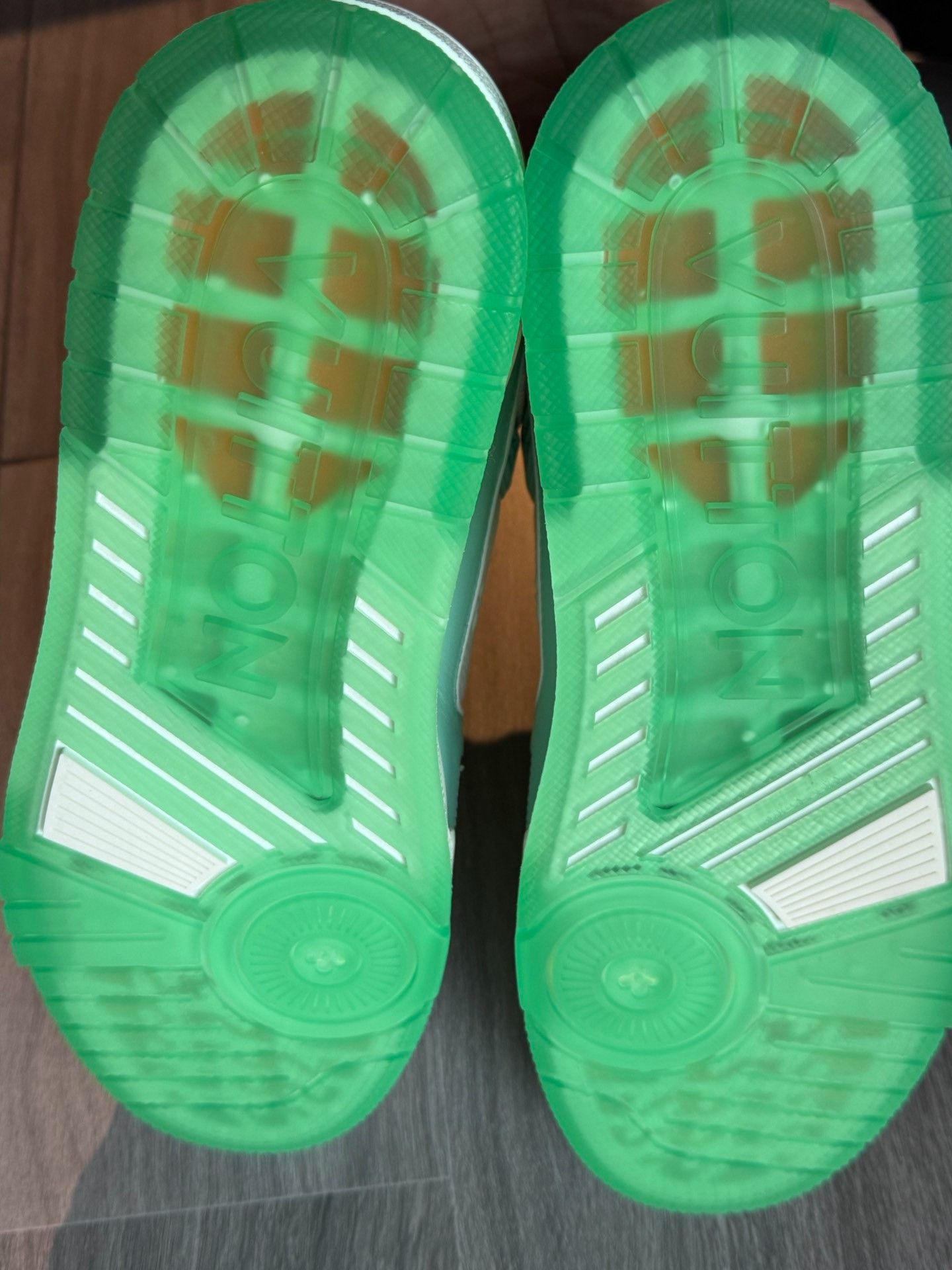 Louis Vuitton Louis Vuitton Trainer Men Green Sneakers Size US 9 / EU 42 - 6 Thumbnail