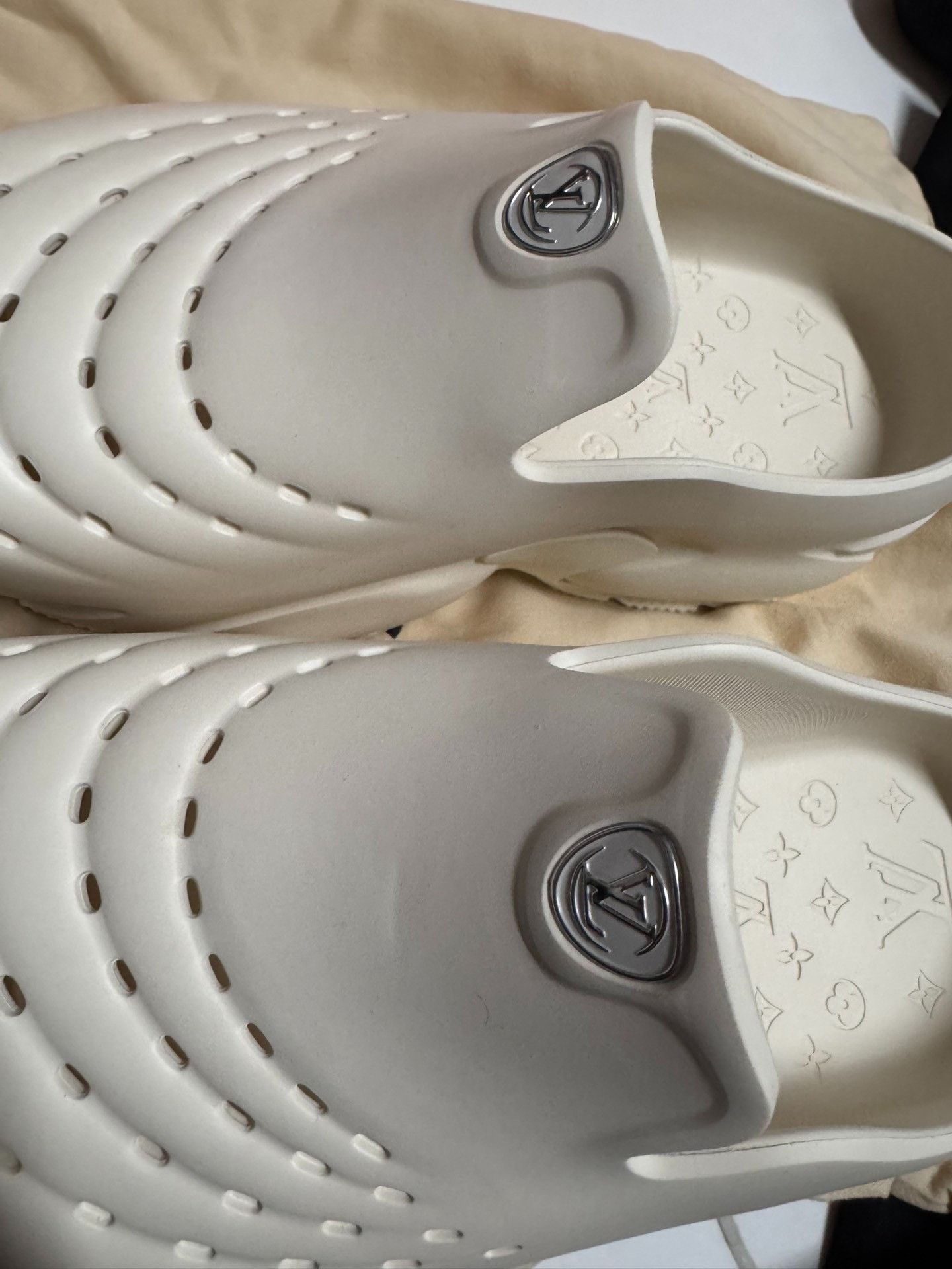 Louis Vuitton Louis Vuitton Shark Slipper Sandals Size US 9 / EU 42 - 2 Thumbnail